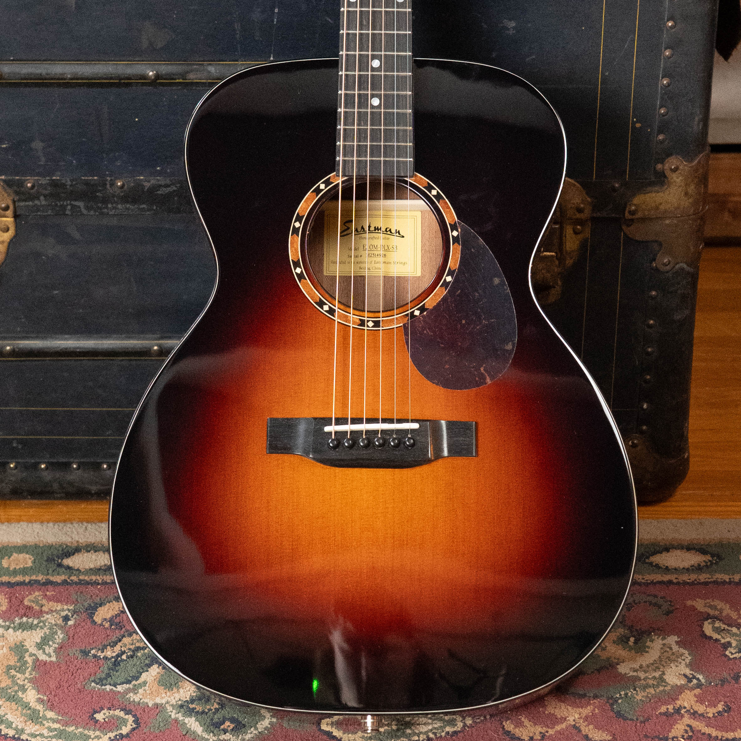 Eastman E2OM-DLX-SB Cedar/Sapele Sunburst Guitar w/Fishman Pickup #4926