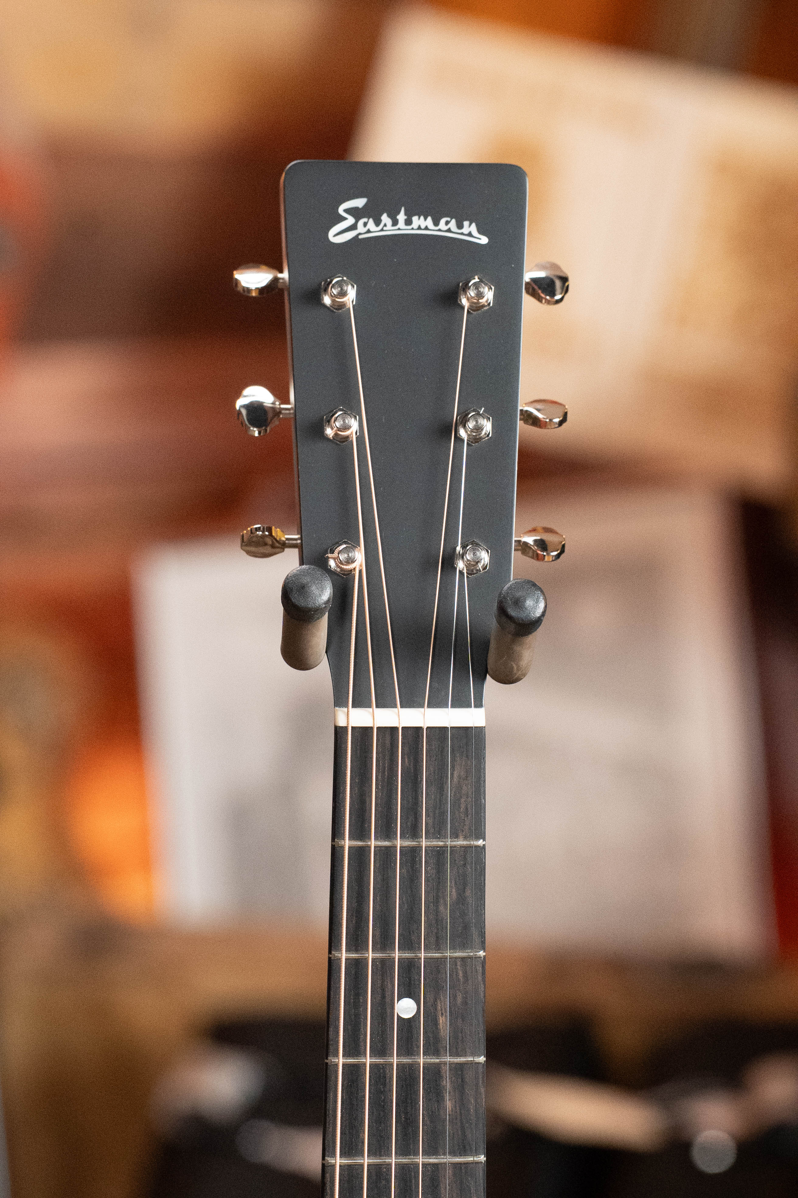 Eastman E2OM-DLX-SB Cedar/Sapele Sunburst Guitar w/Fishman Pickup #4926