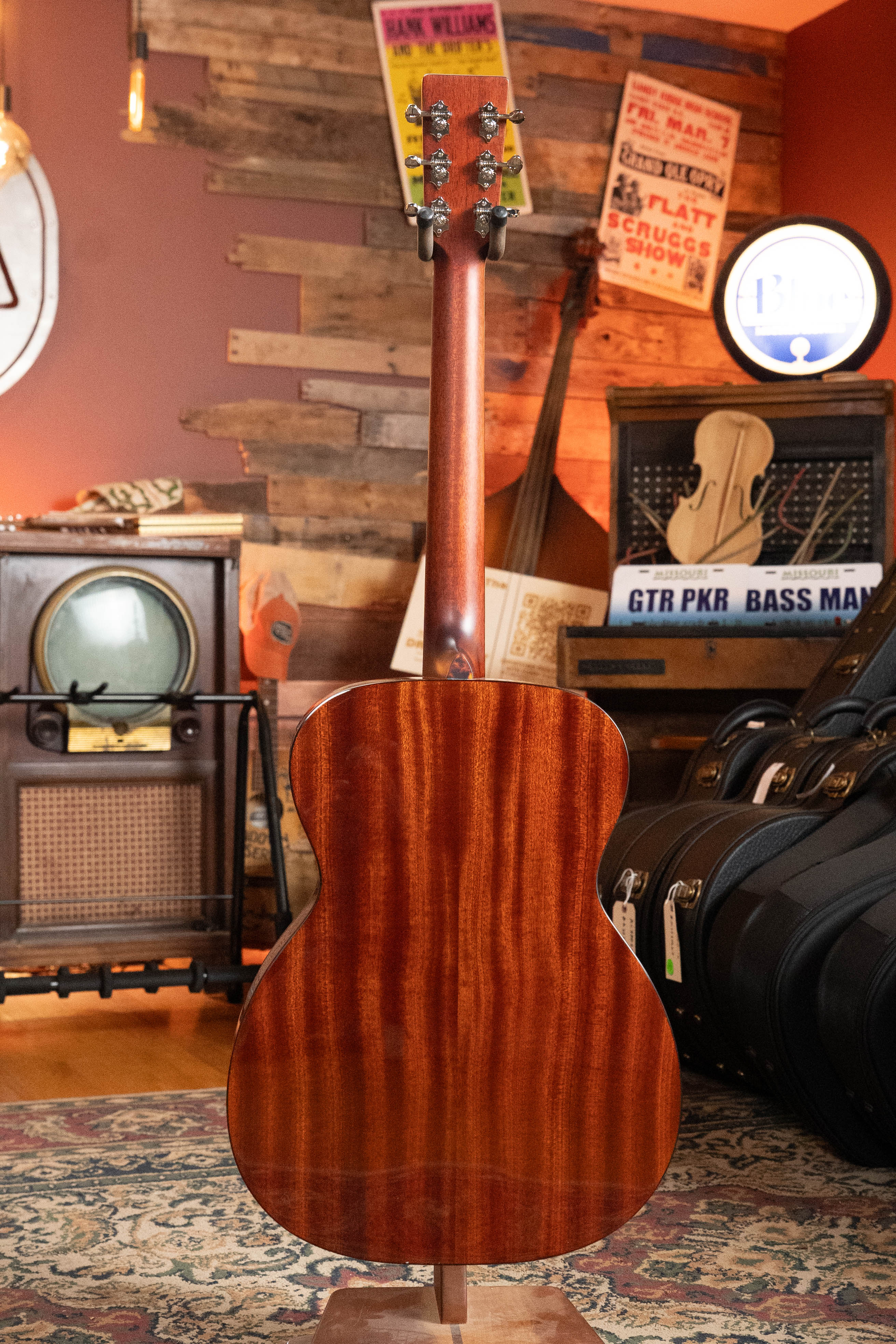 Eastman E2OM-DLX-SB Cedar/Sapele Sunburst Guitar w/Fishman Pickup #4926