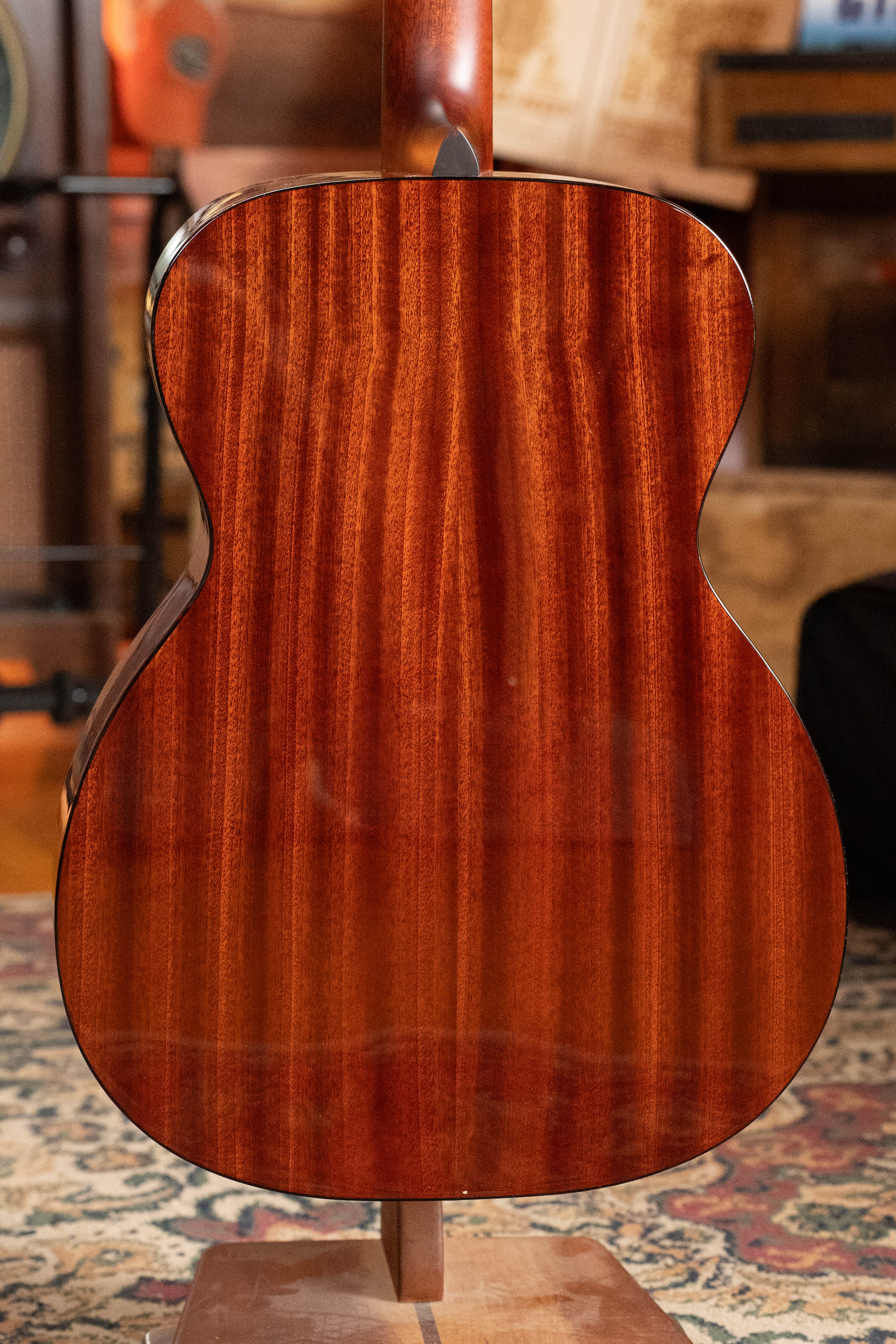 Eastman E2OM-DLX-SB Cedar/Sapele Sunburst Guitar w/Fishman Pickup #4927