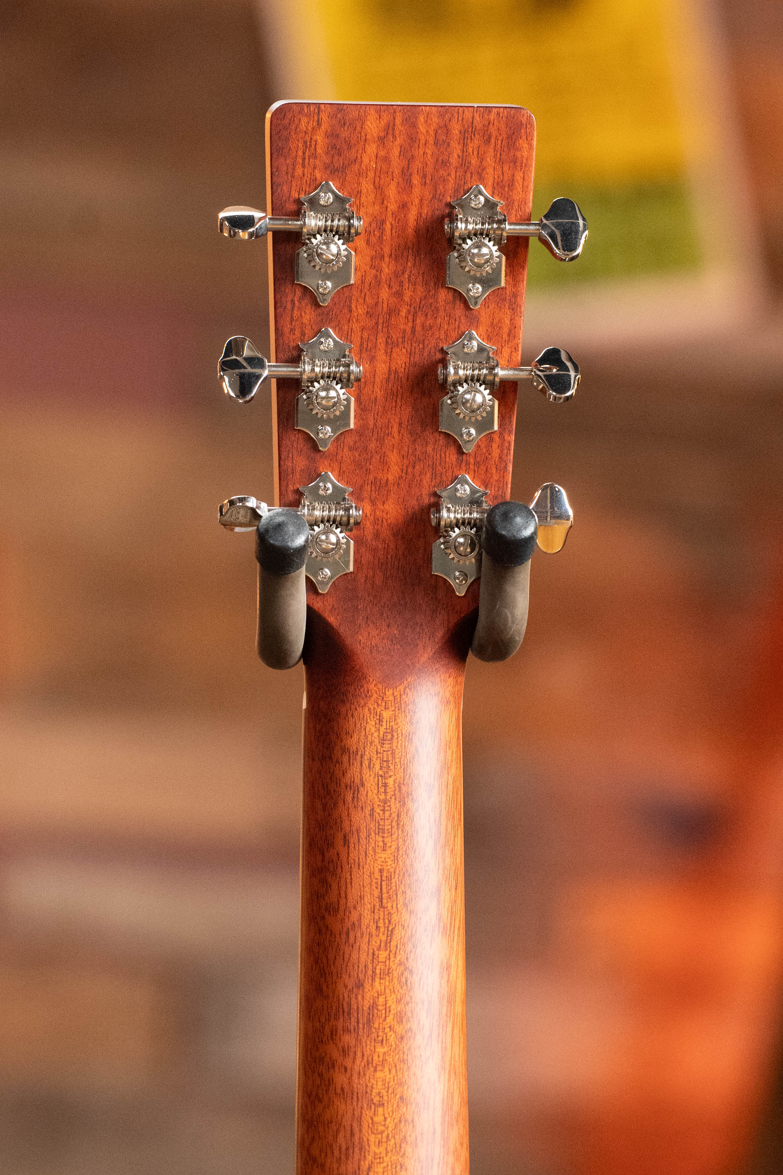 Eastman E2OM-DLX-SB Cedar/Sapele Sunburst Guitar w/Fishman Pickup #4927