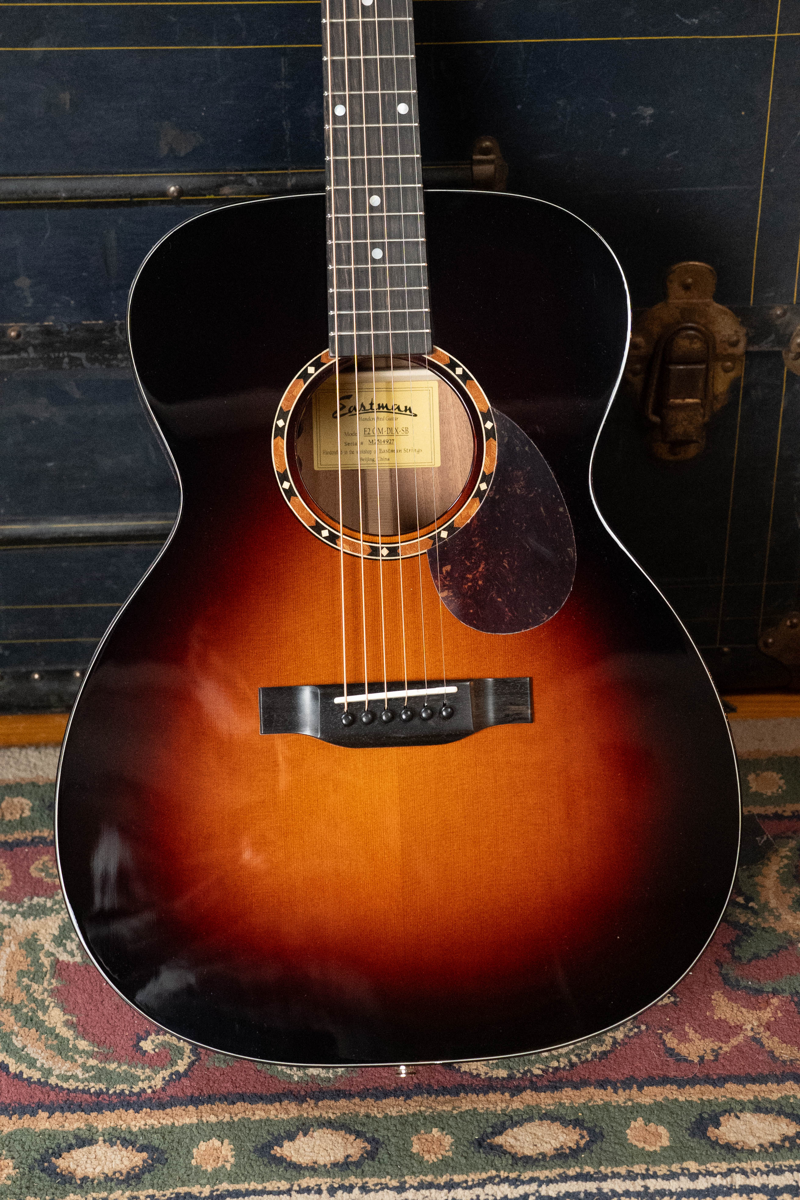 Eastman E2OM-DLX-SB Cedar/Sapele Sunburst Guitar w/Fishman Pickup #4927