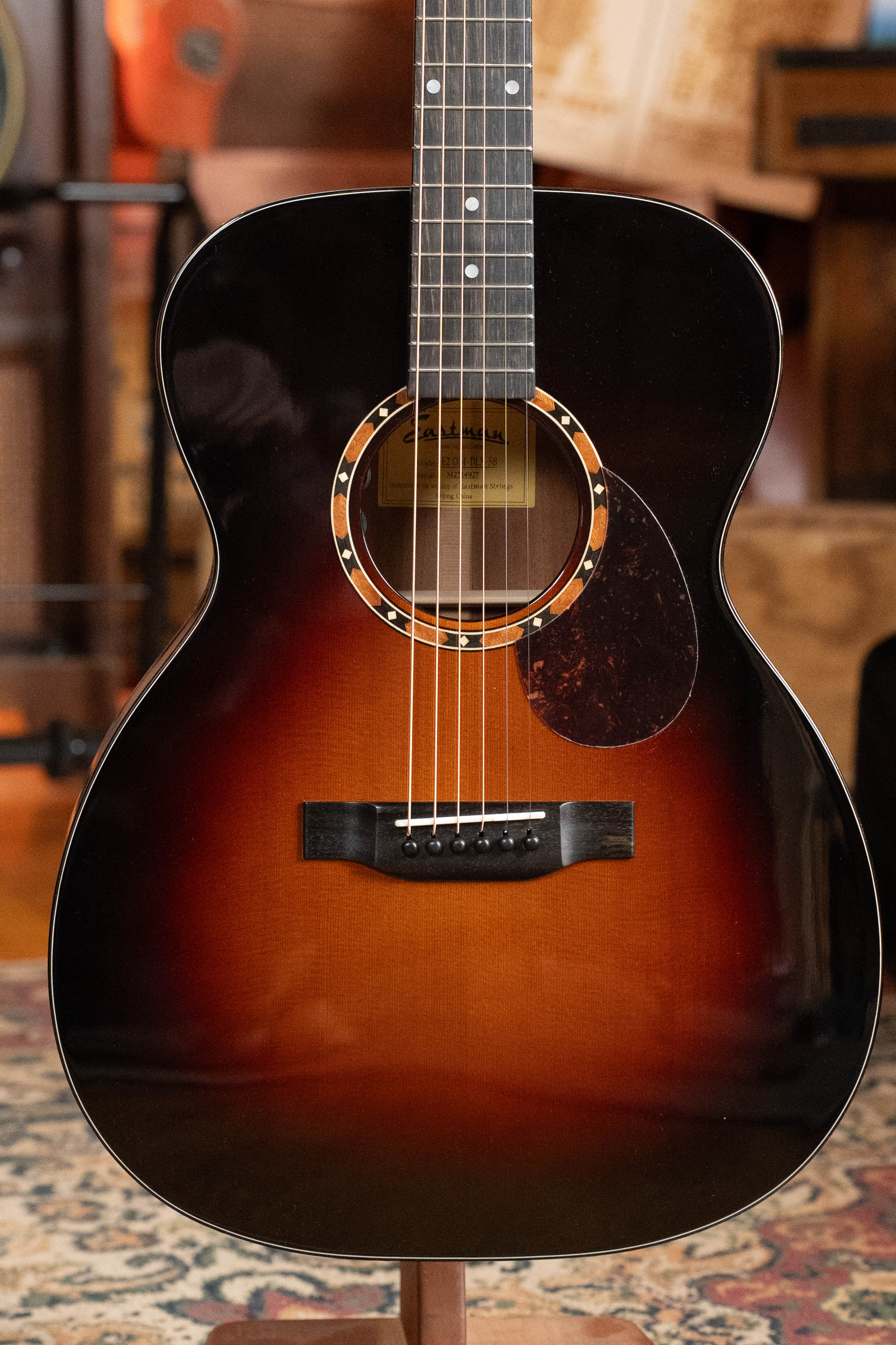 Eastman E2OM-DLX-SB Cedar/Sapele Sunburst Guitar w/Fishman Pickup #4927