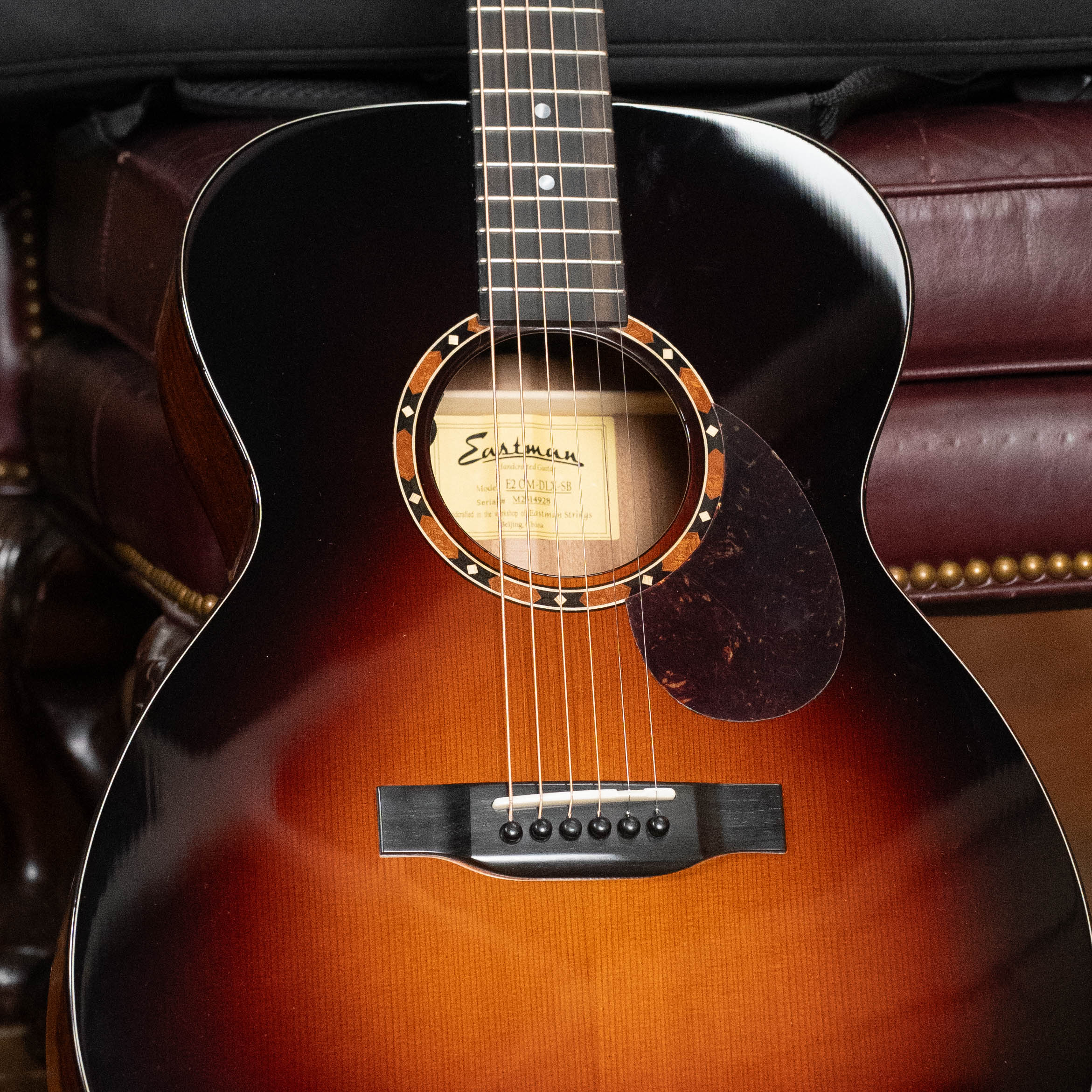 Eastman E2OM-DLX-SB Cedar/Sapele Sunburst Guitar w/Fishman Pickup #4928