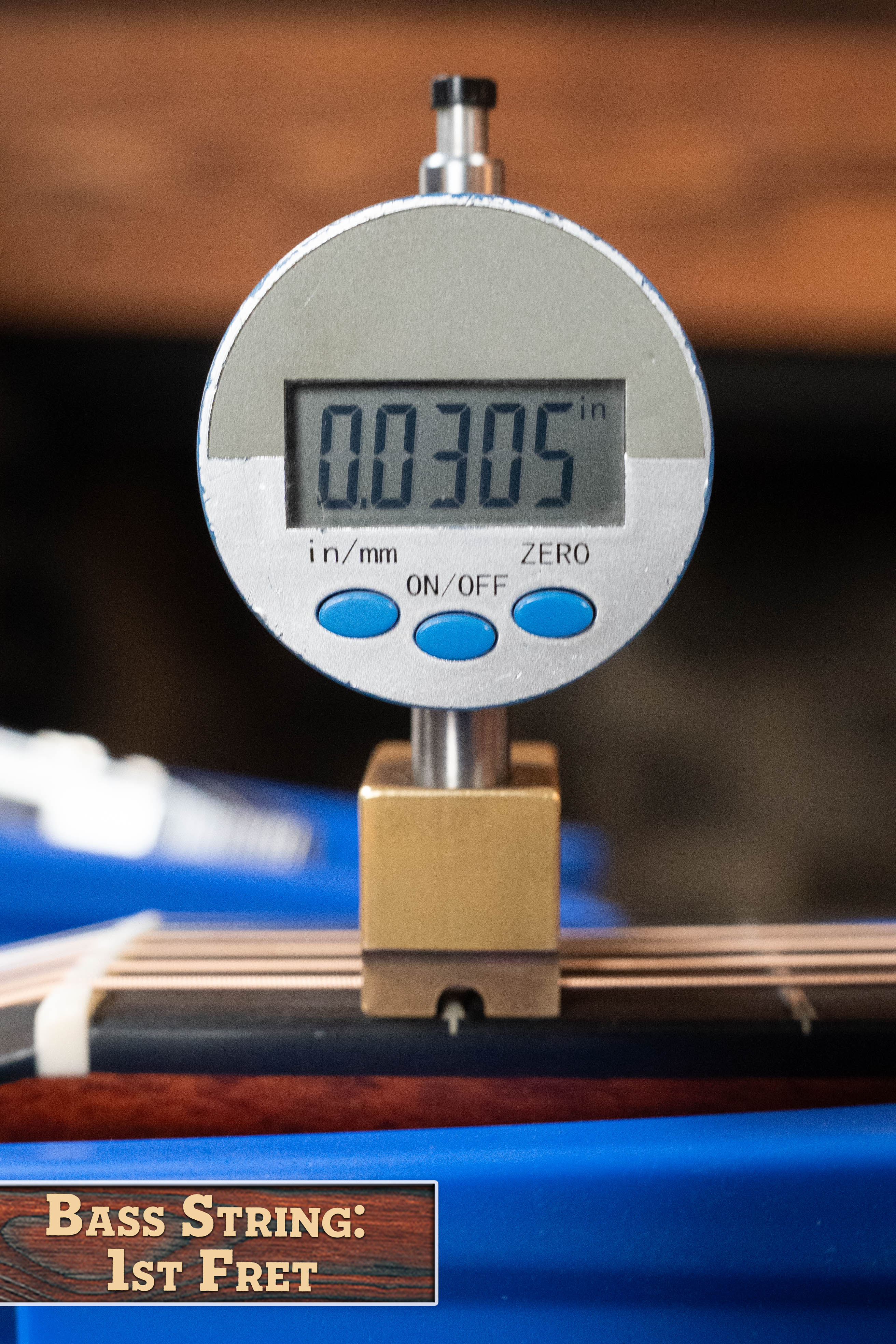 Eastman E2OM-DLX-SB Cedar/Sapele Sunburst Guitar w/Fishman Pickup #4928