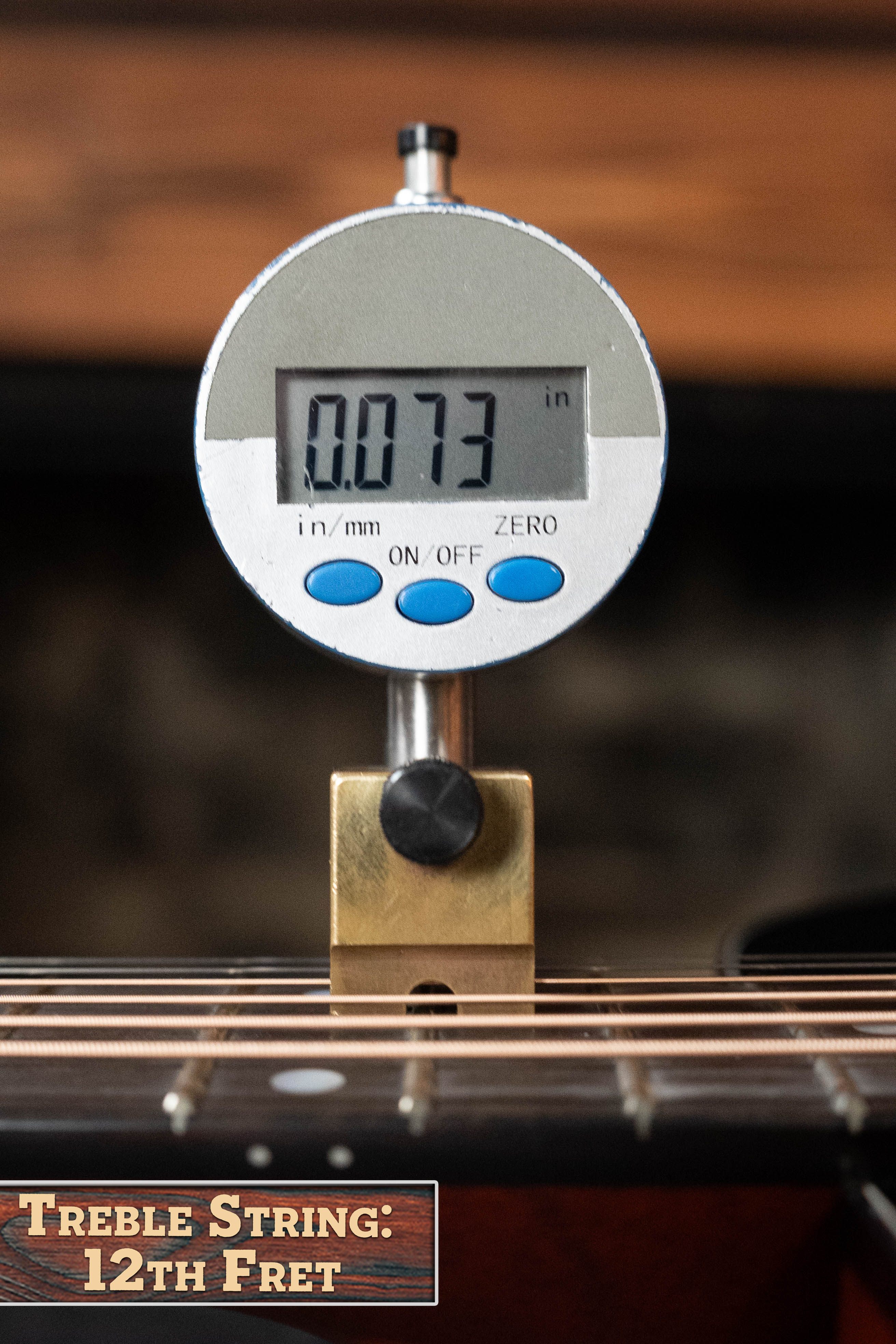 Eastman E2OM-DLX-SB Cedar/Sapele Sunburst Guitar w/Fishman Pickup #4929