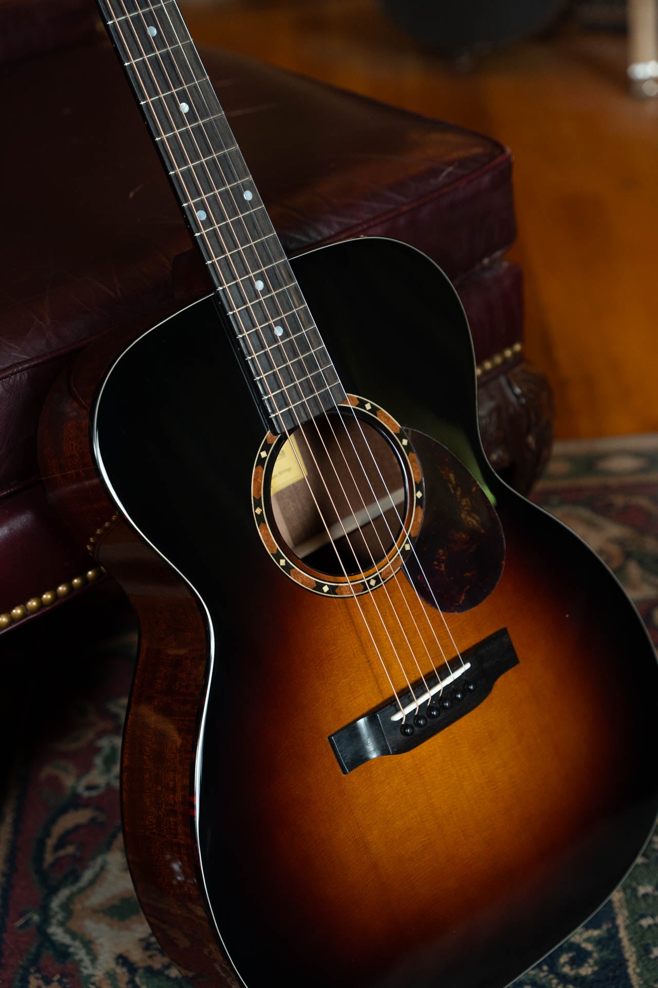 Eastman E2OM-DLX-SB Cedar/Sapele Sunburst Orchestra Model Guitar w/Fishman Pickup #4173