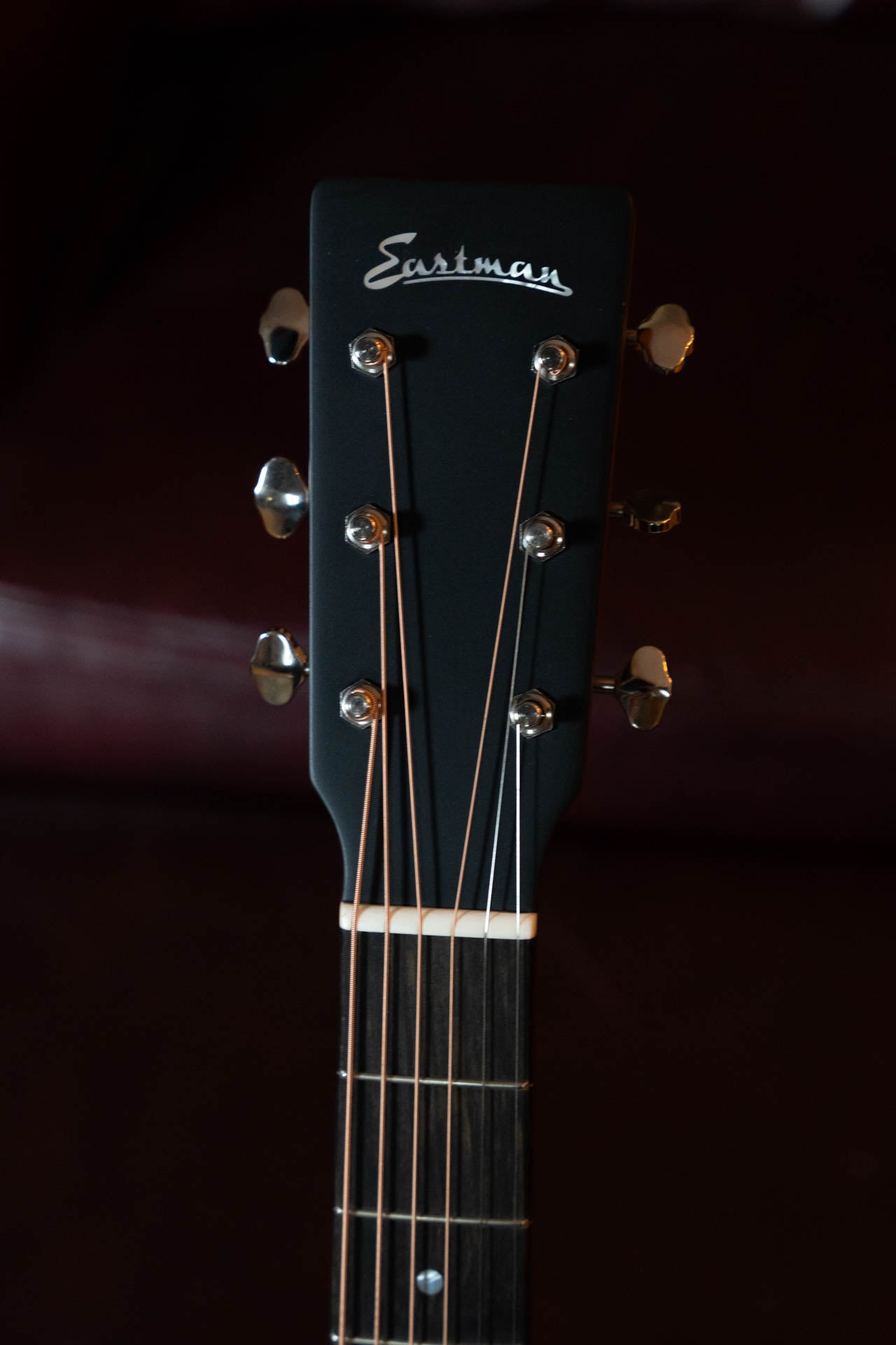 Eastman E2OM-DLX-SB Cedar/Sapele Sunburst Orchestra Model Guitar w/Fishman Pickup #4173