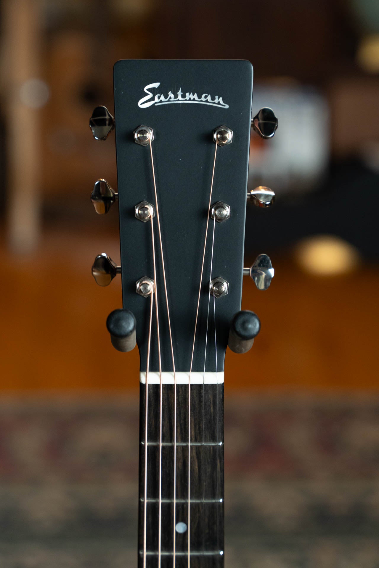 Eastman E2OM-DLX-SB Cedar/Sapele Sunburst Orchestra Model Guitar w/Fishman Pickup #4173