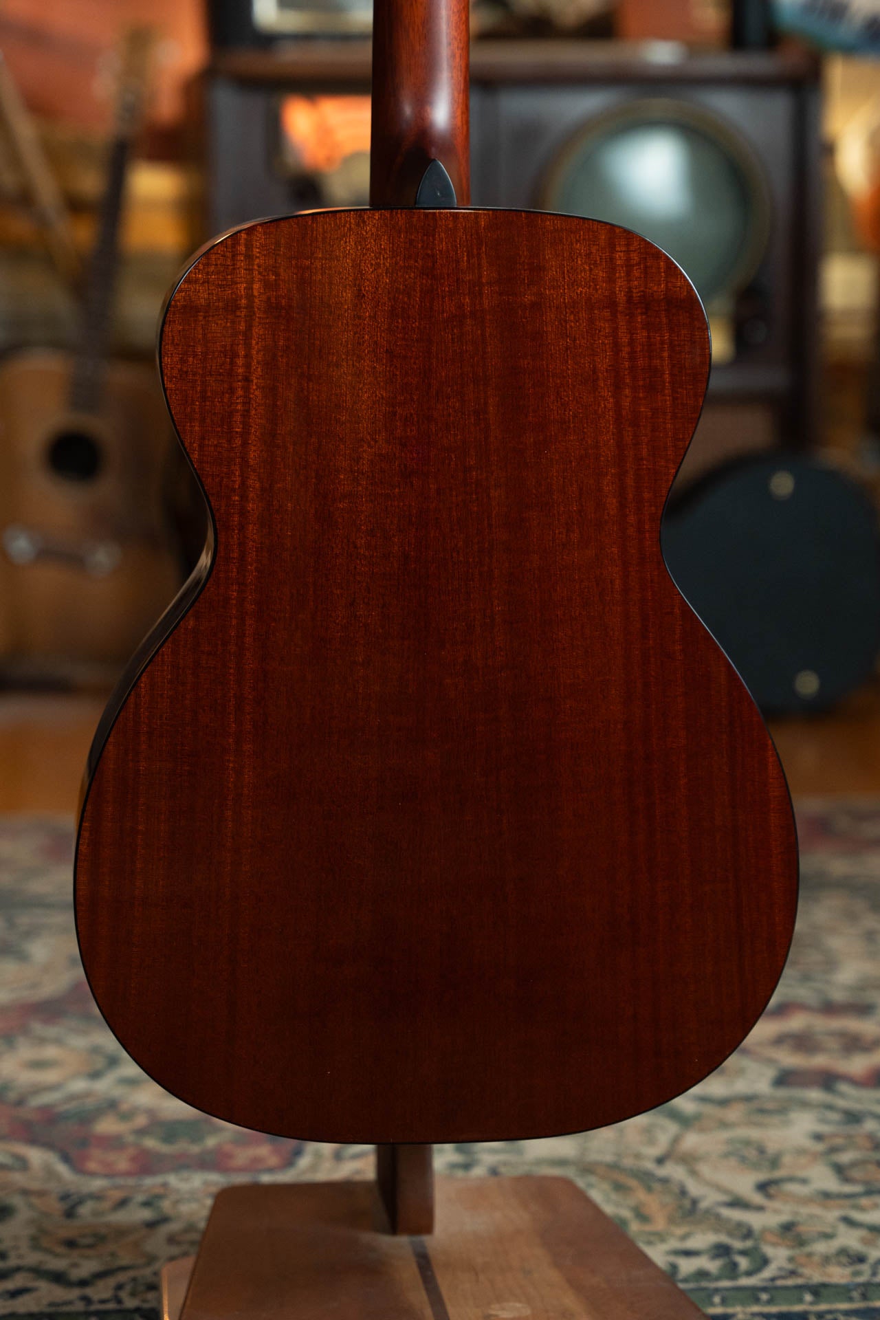 Eastman E2OM-DLX-SB Cedar/Sapele Sunburst Orchestra Model Guitar w/Fishman Pickup #4173