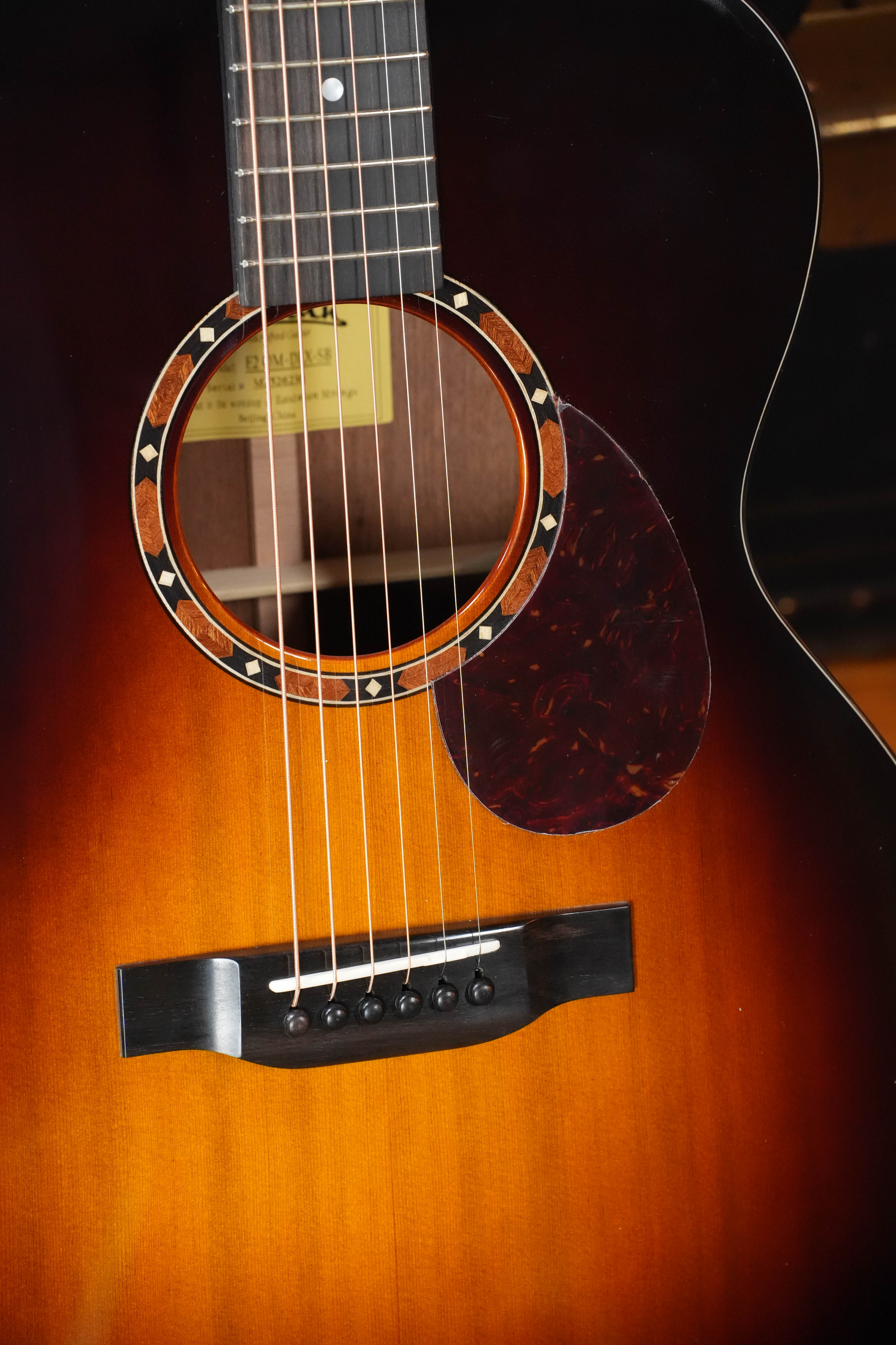 Eastman E2OM-DLX-SB Sunburst Deluxe Orchestra Model Acoustic-Electric Guitar #6236