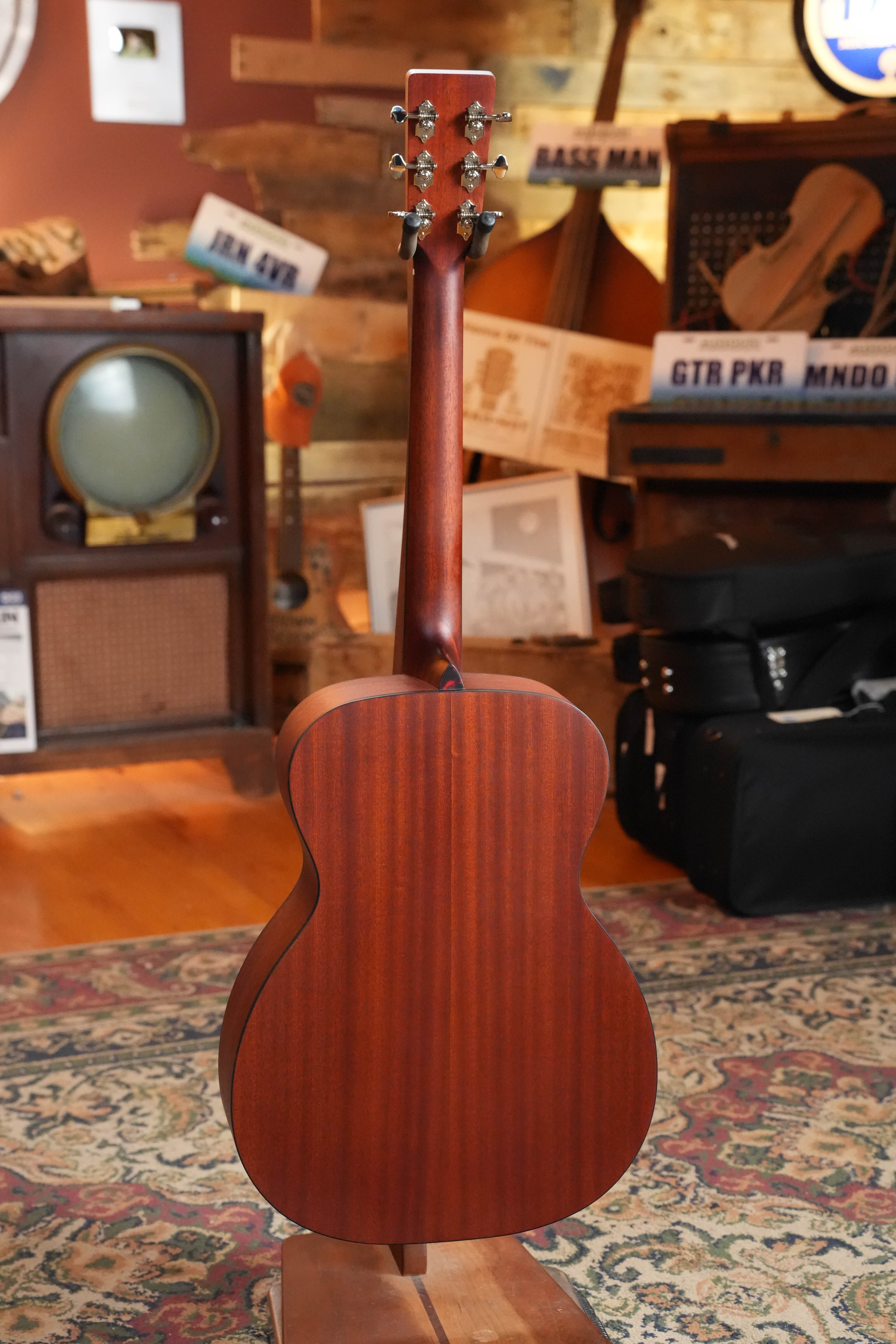 Eastman E2OM Cedar/Sapele Orchestra Model Acoustic Guitar #6707