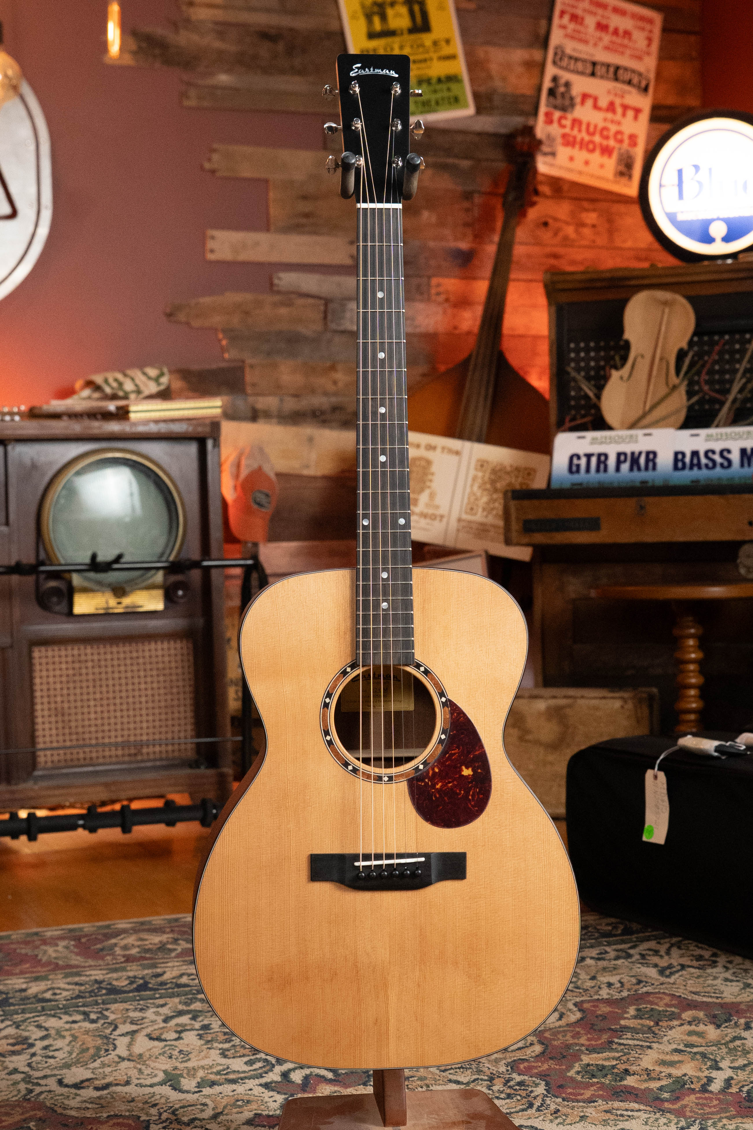 Eastman E2OM Cedar/Sapele Orchestra Model Acoustic Guitar #9003