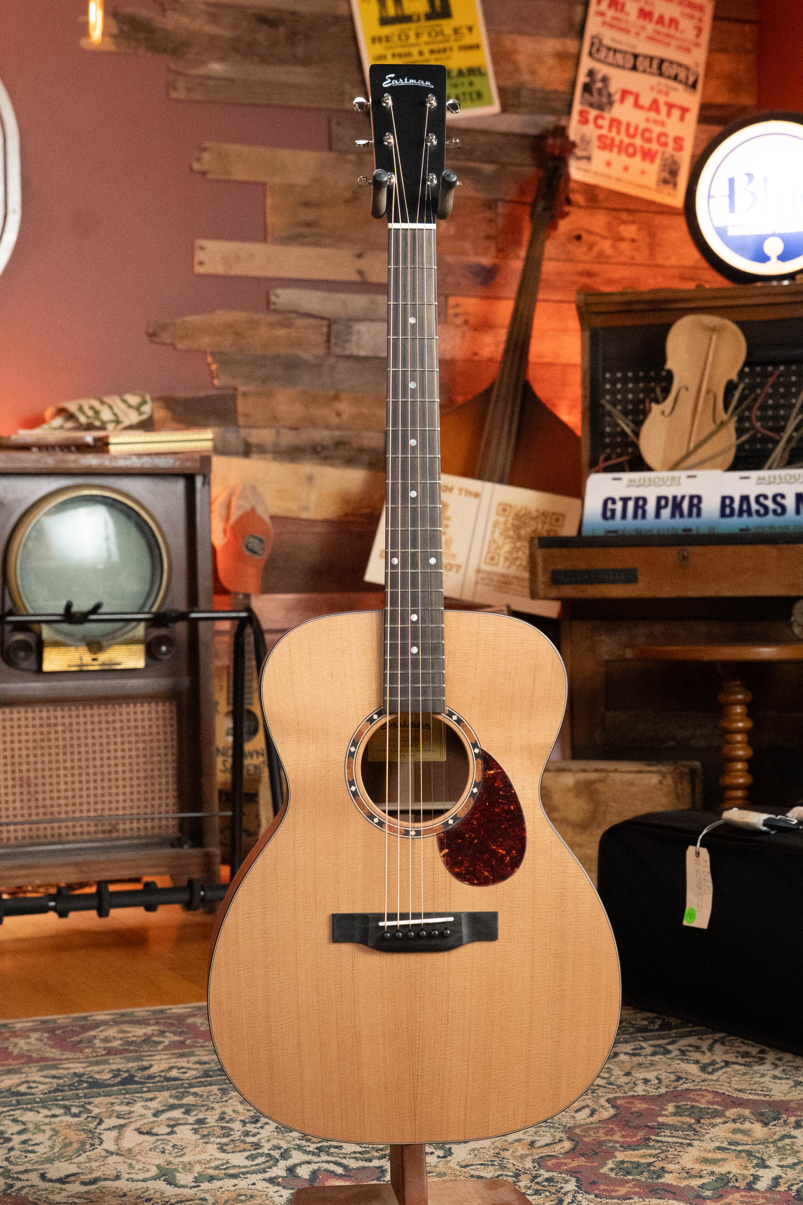 Eastman E2OM Cedar/Sapele Orchestra Model Acoustic Guitar #9007