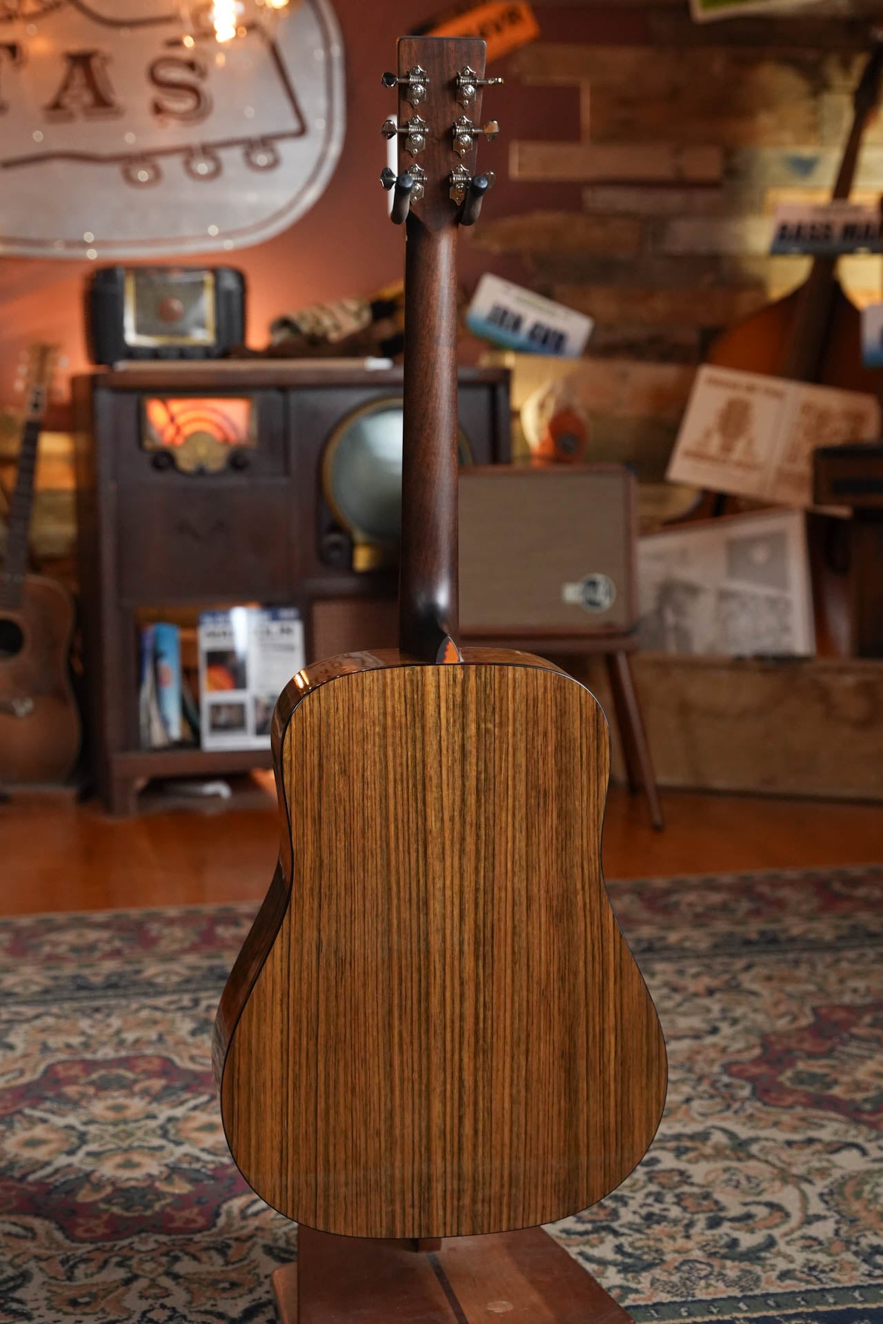 Eastman E3D-DLX Dreadnought Guitar w/Pickup #1722