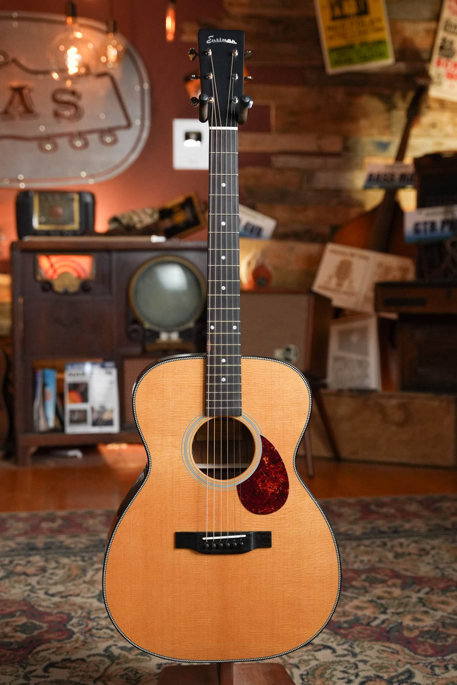 Eastman E3OM-DLX Gloss Orchestra Model Guitar w/Fishman Pickup #4580