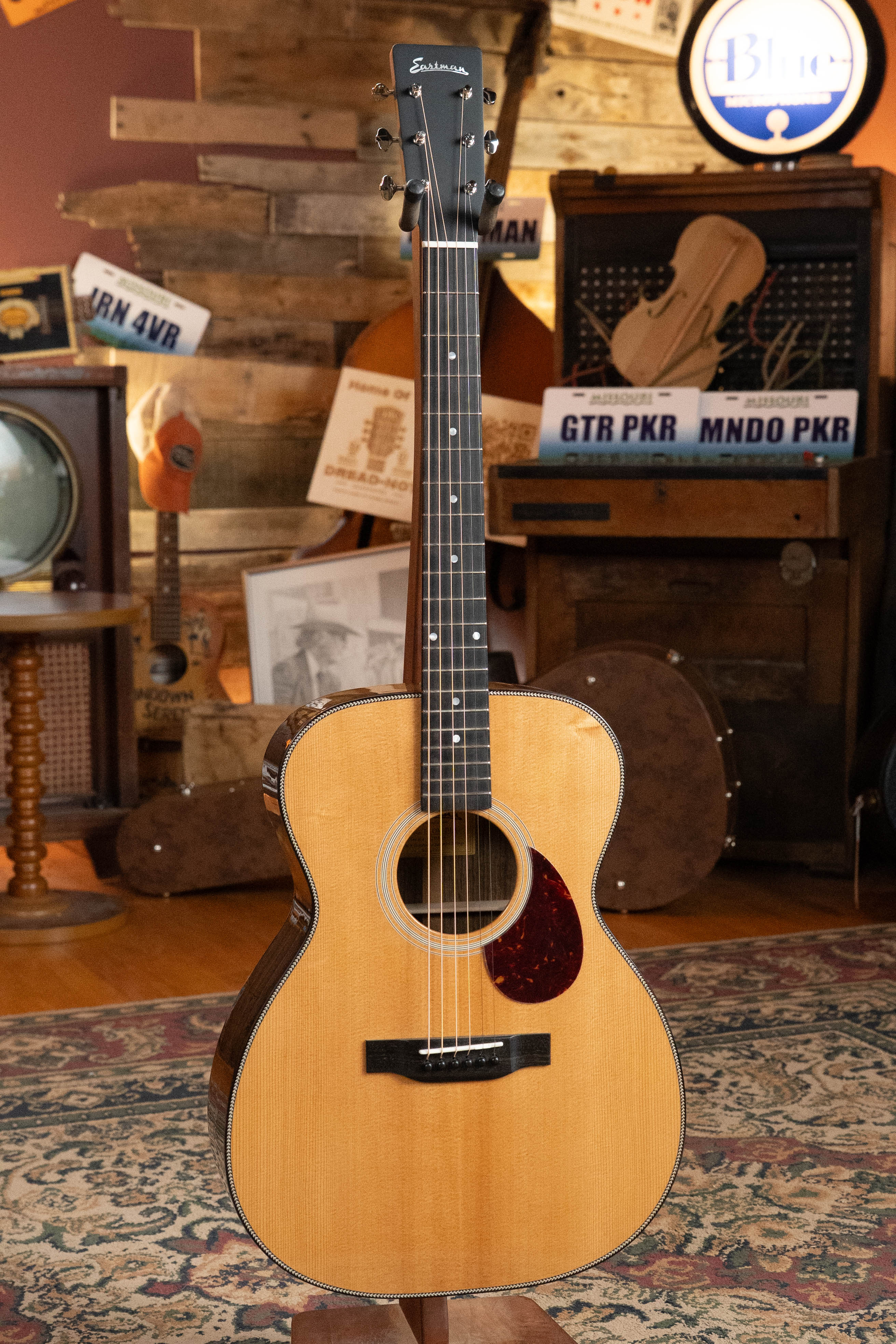 Eastman E3OM-DLX Sitka/Ovangkol Acoustic Guitar w/ Fishman Pickup #5604