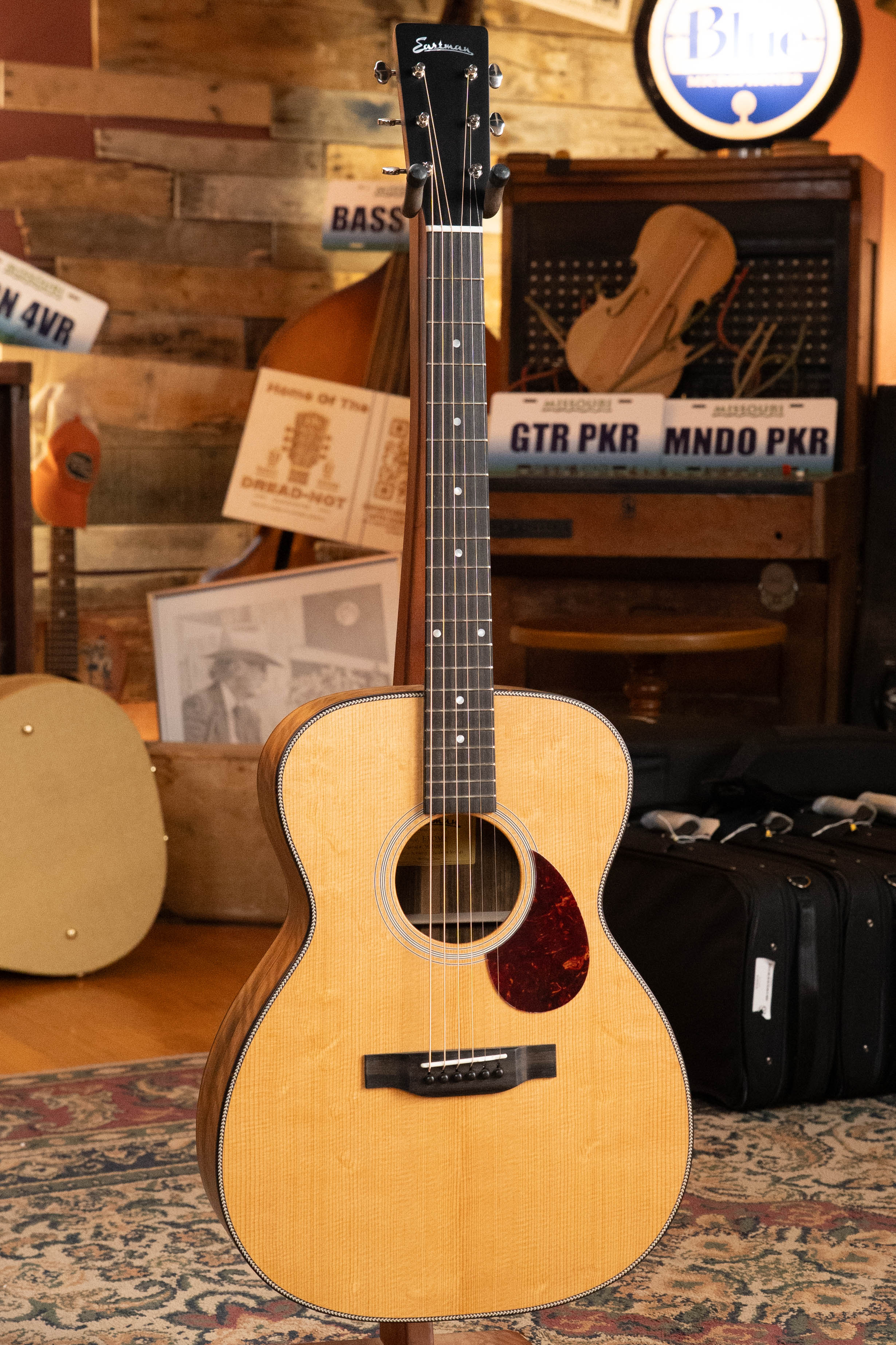 Eastman E3OME Sitka/Ovangkol Acoustic Guitar w/ Fishman Pickup #2033