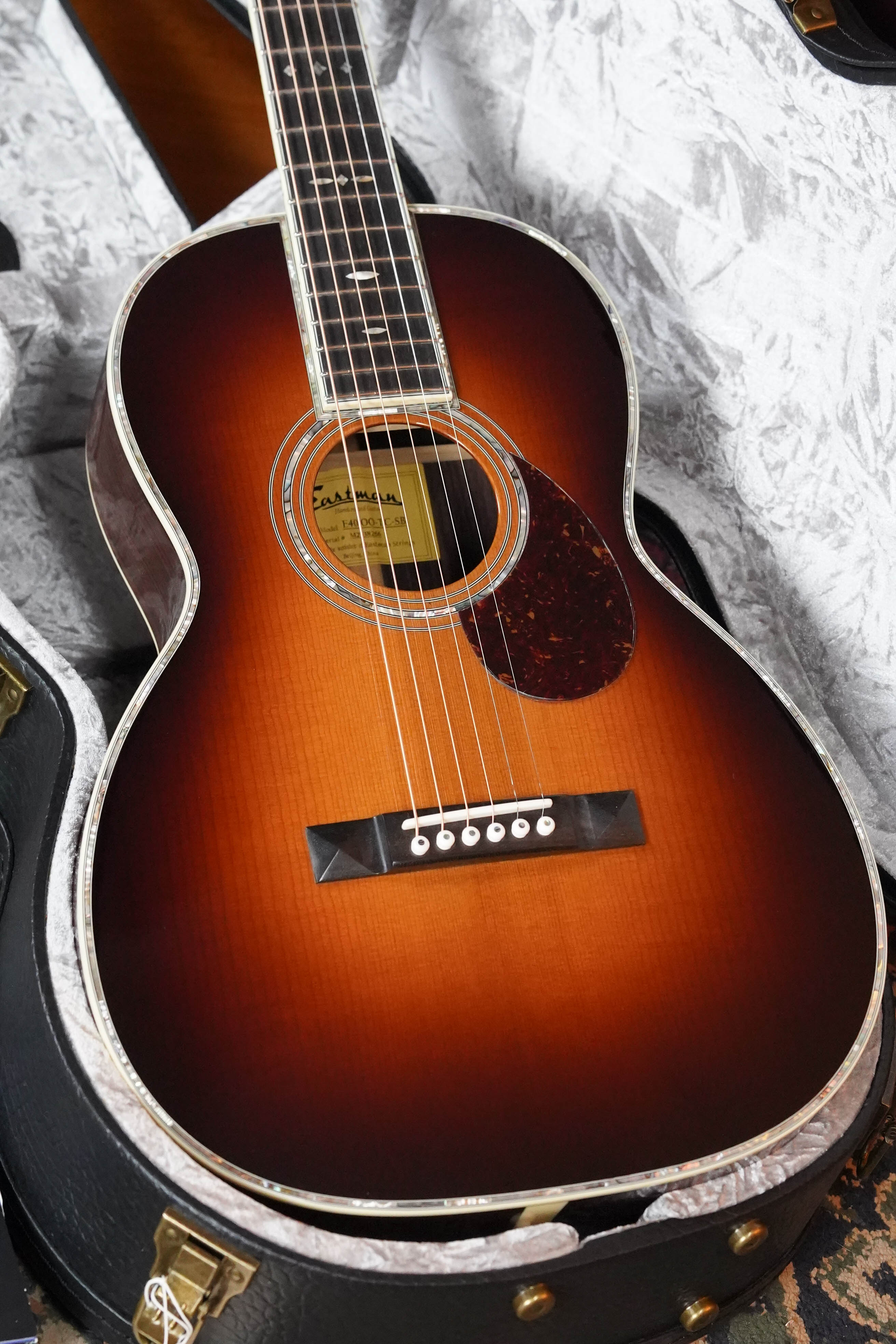 Eastman E40OO-TC-SB AAA Grade Adirondack/Rosewood Sunburst OO Acoustic