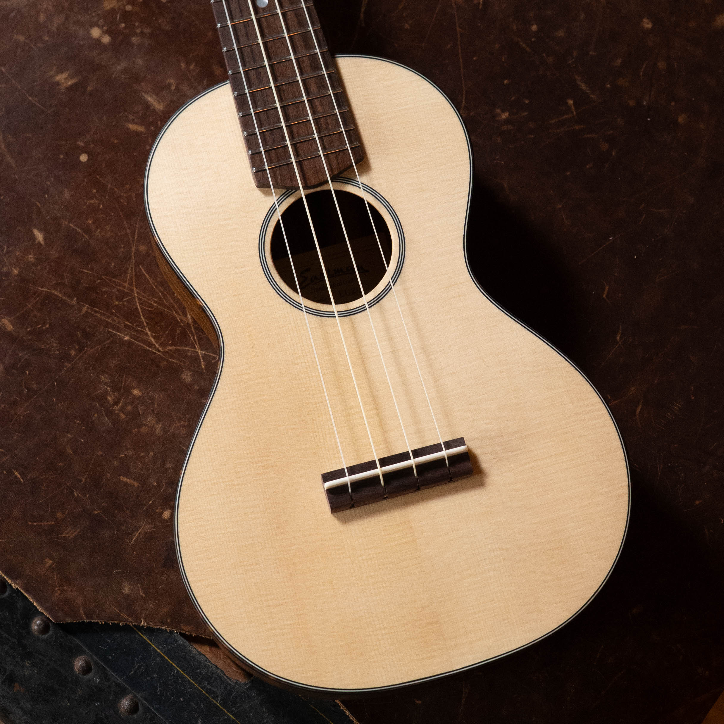 Eastman EU2-C Sitka/Ovangkol Concert Ukulele #6794