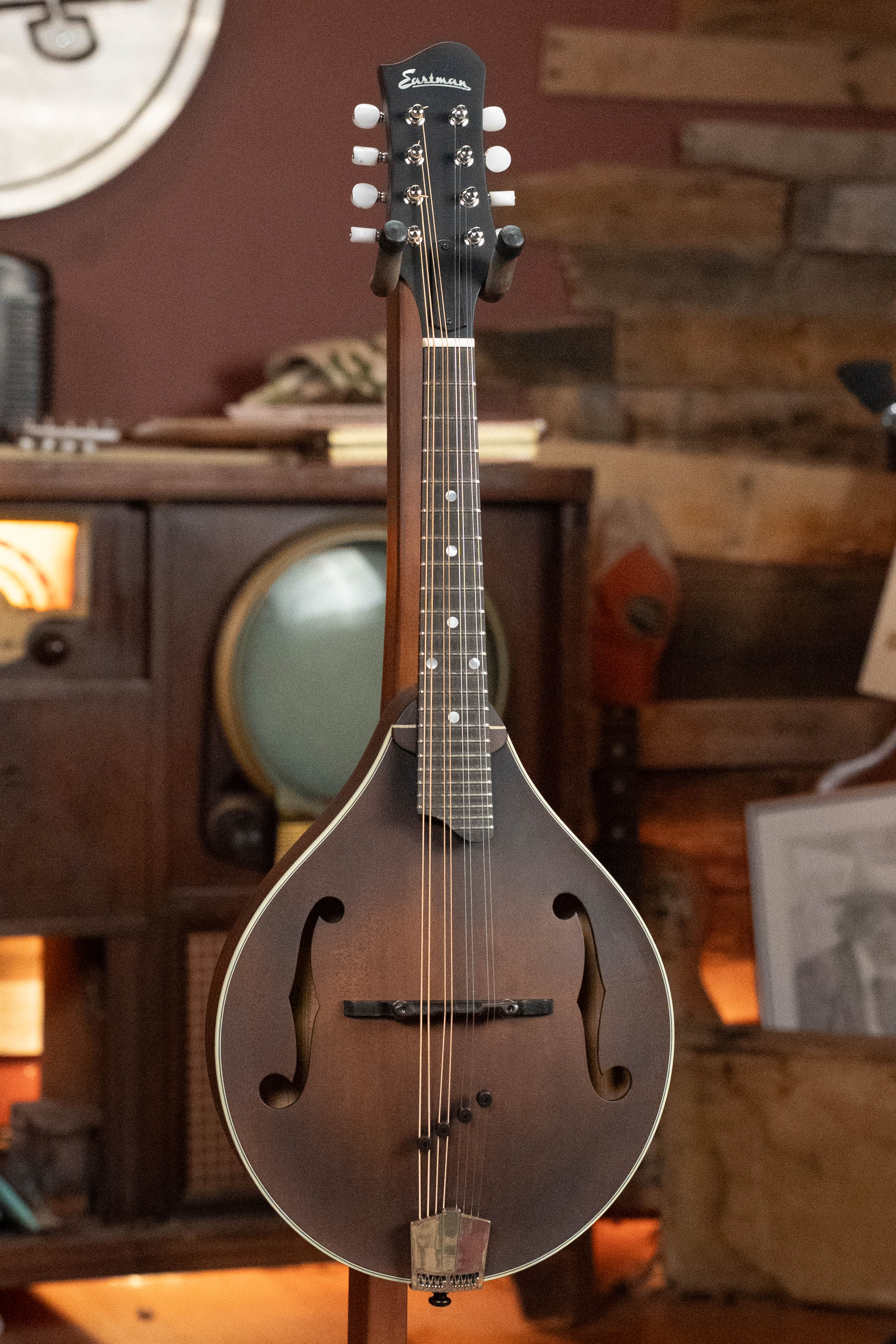 Eastman MD305 Spruce/Maple A-Style Hand-Carved Mandolin #3514