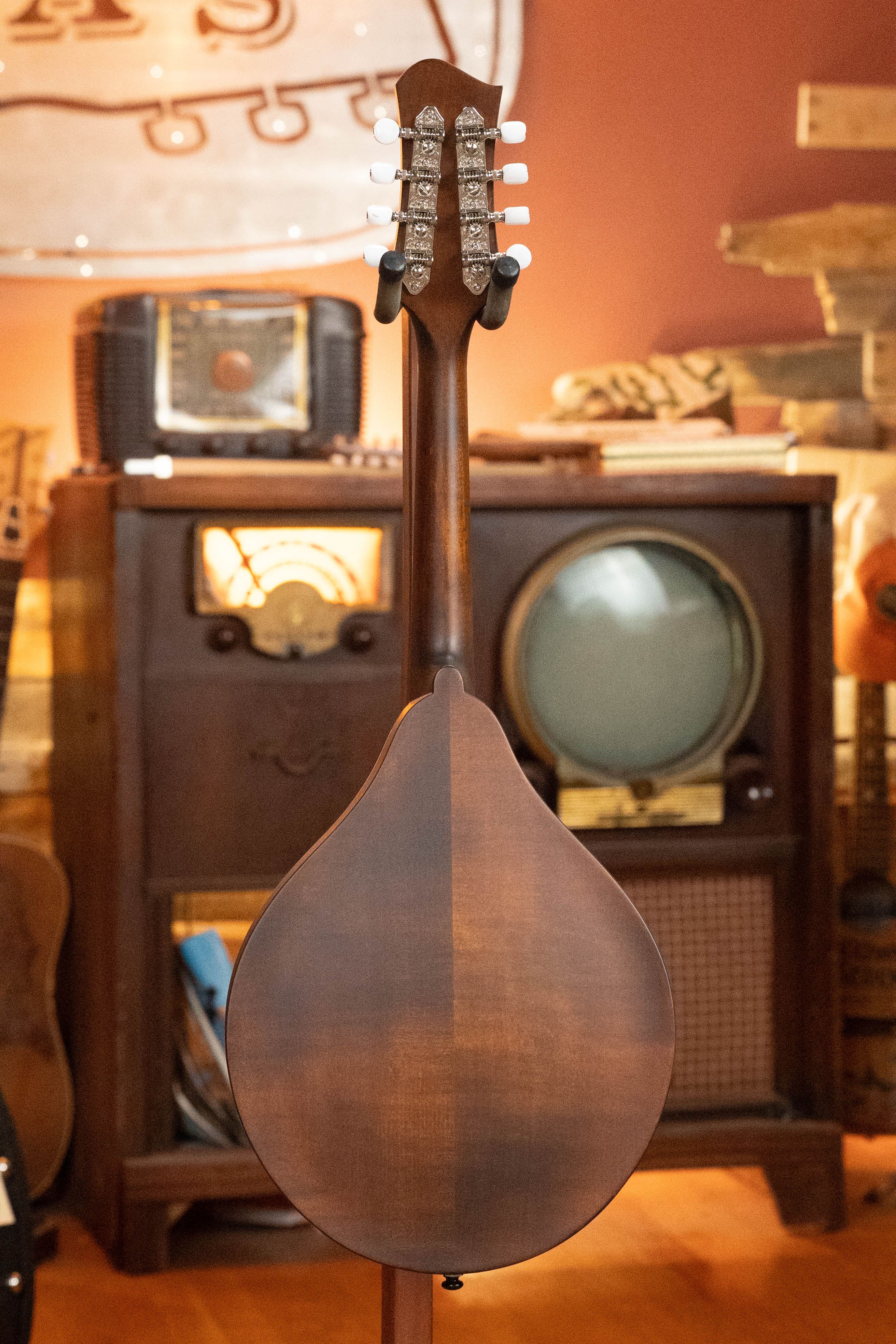 Eastman MD305 Spruce/Maple A-Style Hand-Carved Mandolin #3572