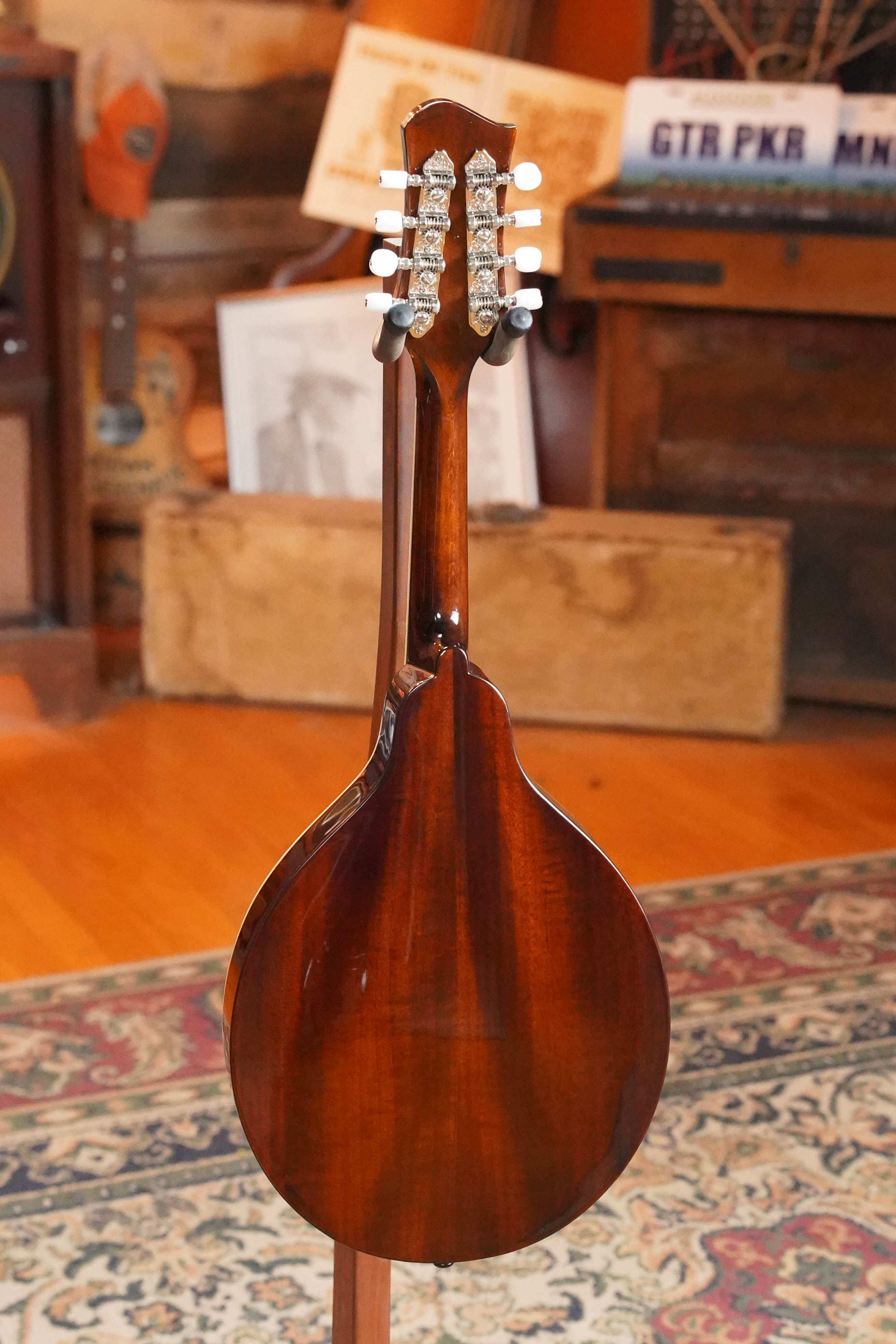 Eastman MD404-BK Spruce/Mahogany Black Top Oval Hole A-Style Mandolin