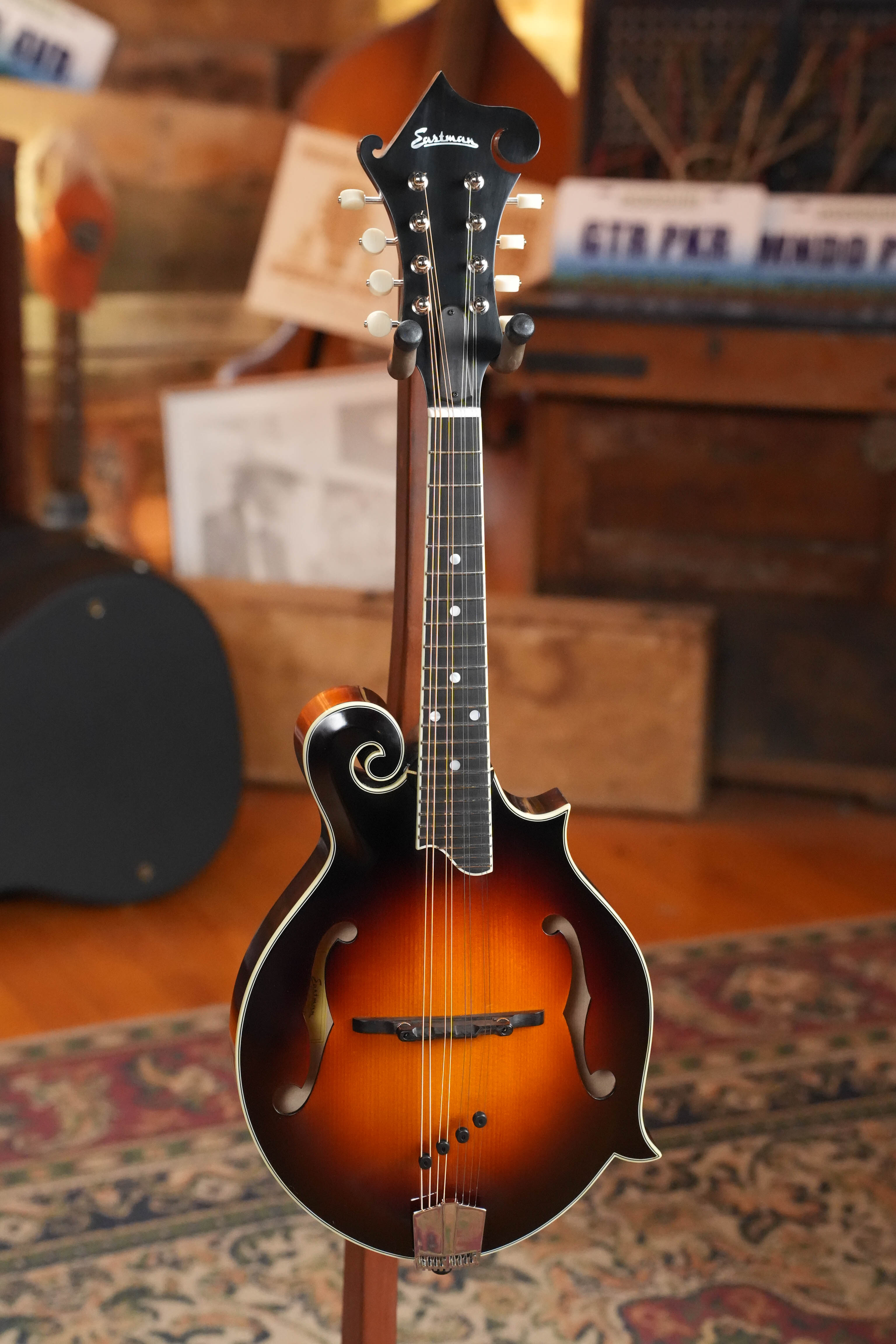 Eastman MD515/TV-WN-SB Spruce/Maple Wide Nut Sunburst F-Style Mandolin #0700