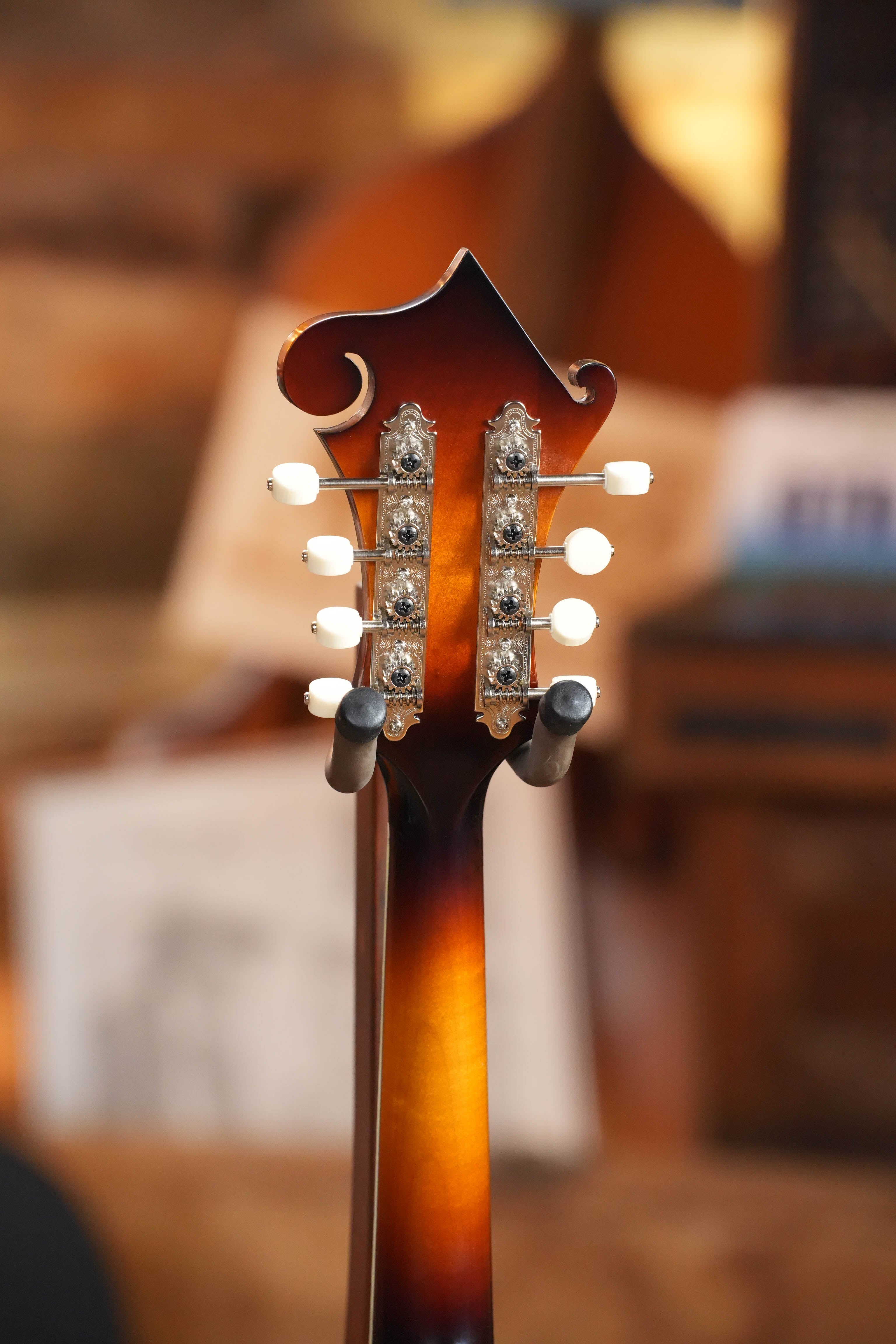 Eastman MD515/TV-WN-SB Spruce/Maple Wide Nut Sunburst F-Style Mandolin #0702