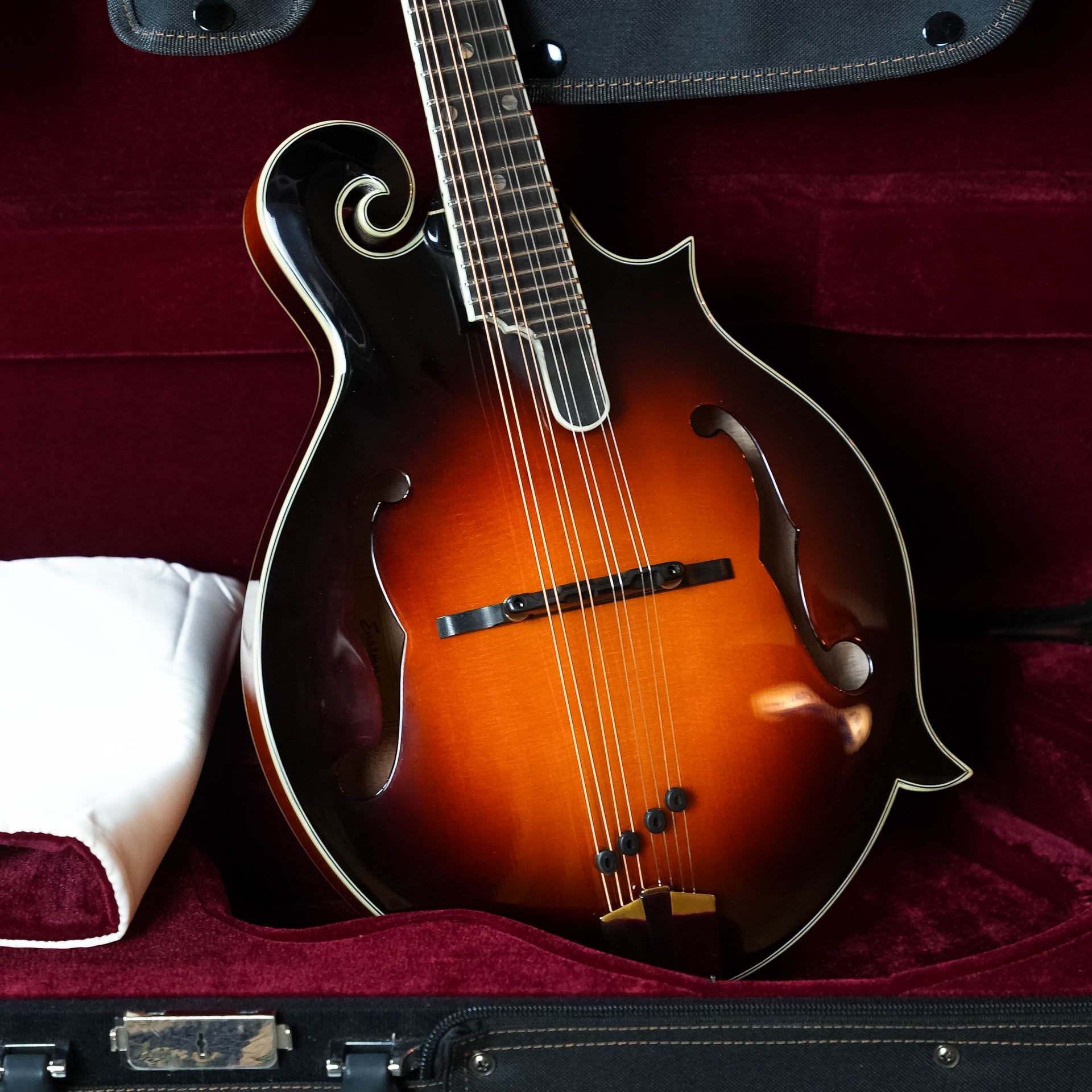 Eastman MD815-SB Adirondack/Flamed Maple Sunburst F-Style Mandolin #3676