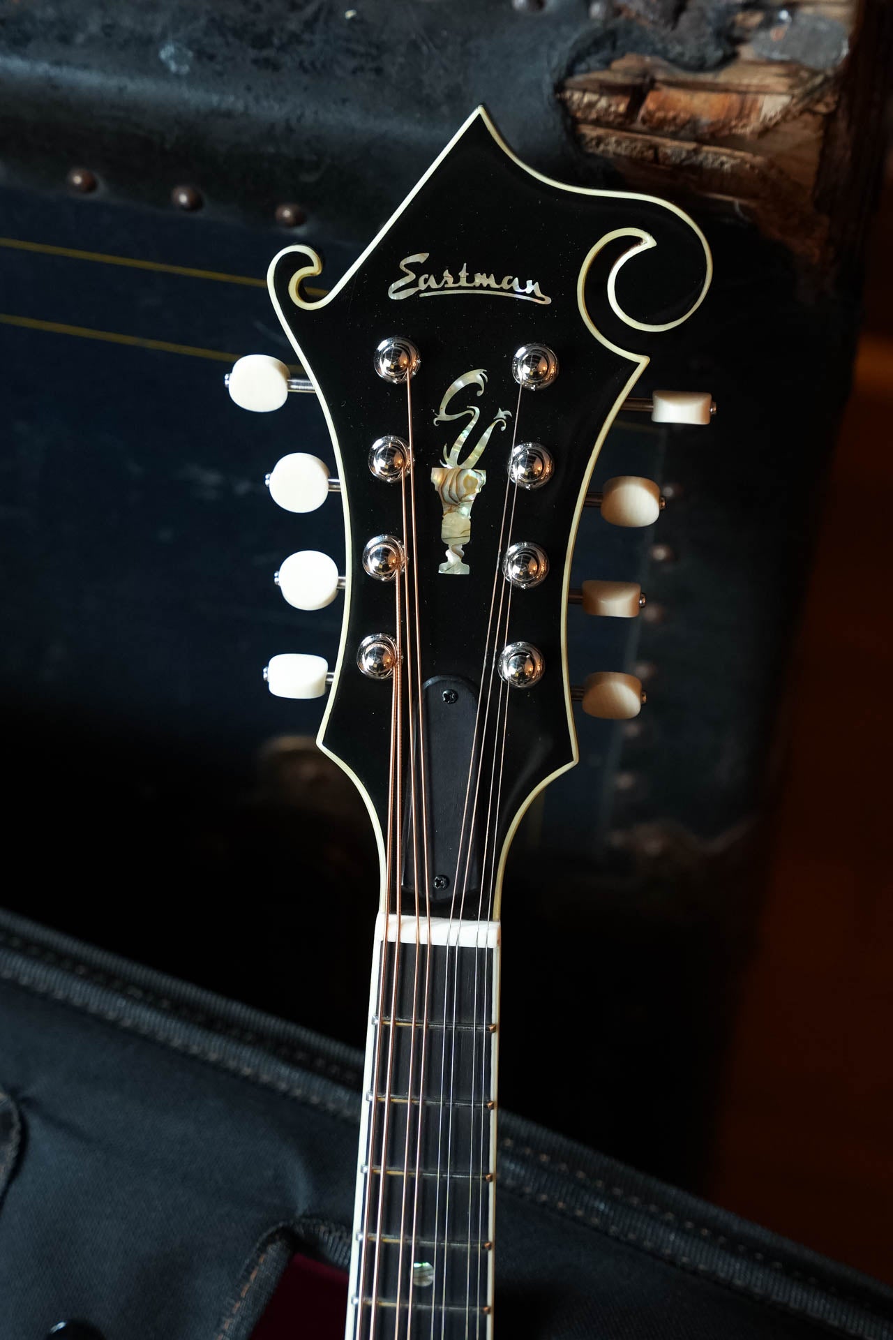 Eastman MD815-SB Adirondack/Flamed Maple Sunburst F-Style Mandolin #3676