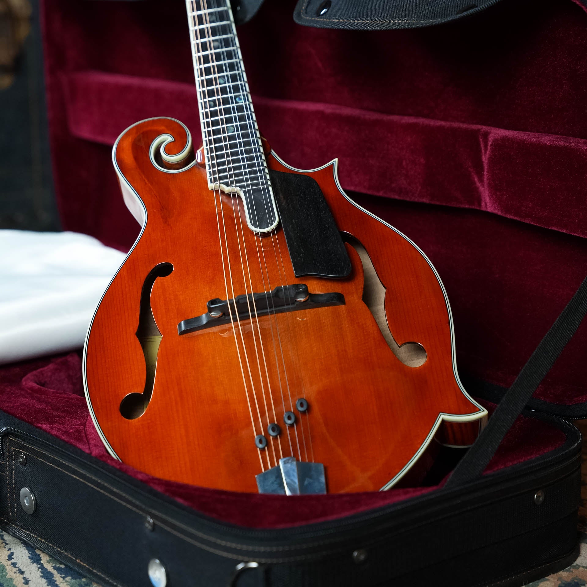 Eastman MD815PGE-HB F-Style Honeyburst Mandolin w/K&K Pickup #5460