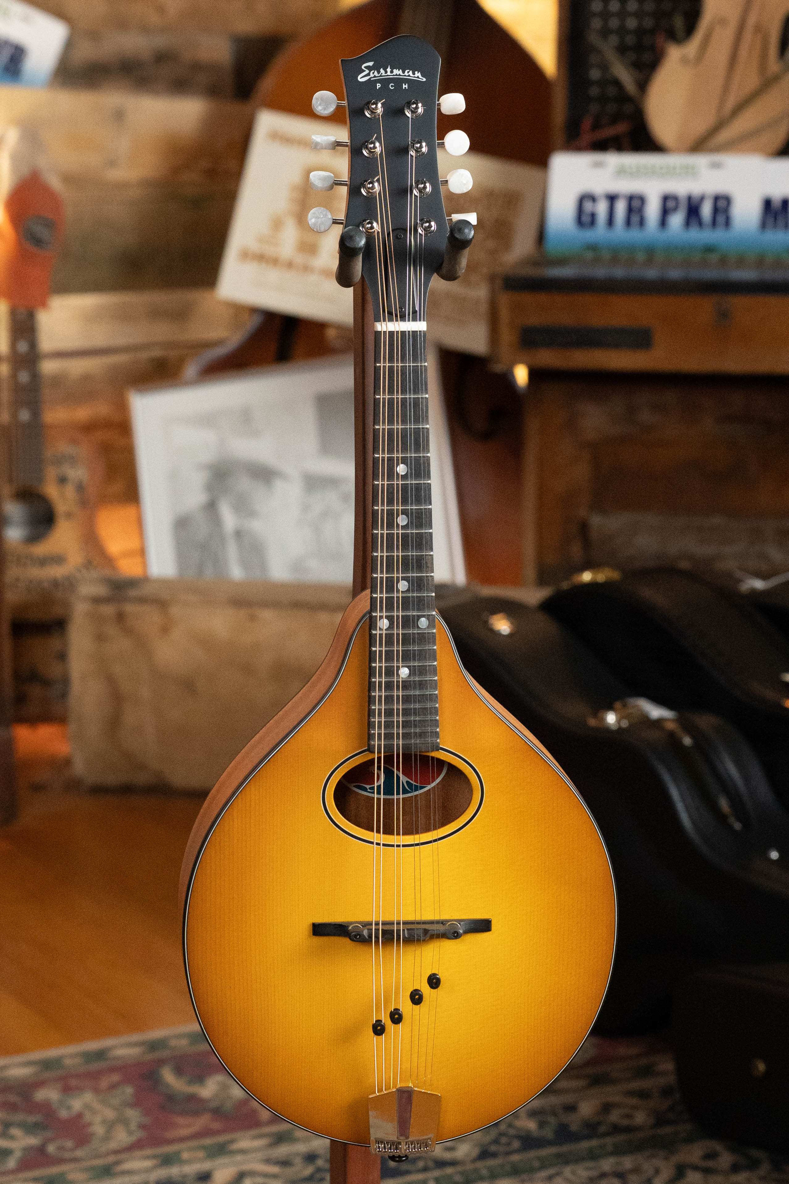 Eastman PCH-M104-GB Solid Spruce/Laminated Mahogany Goldburst Flattop A-Style Mandolin #0051