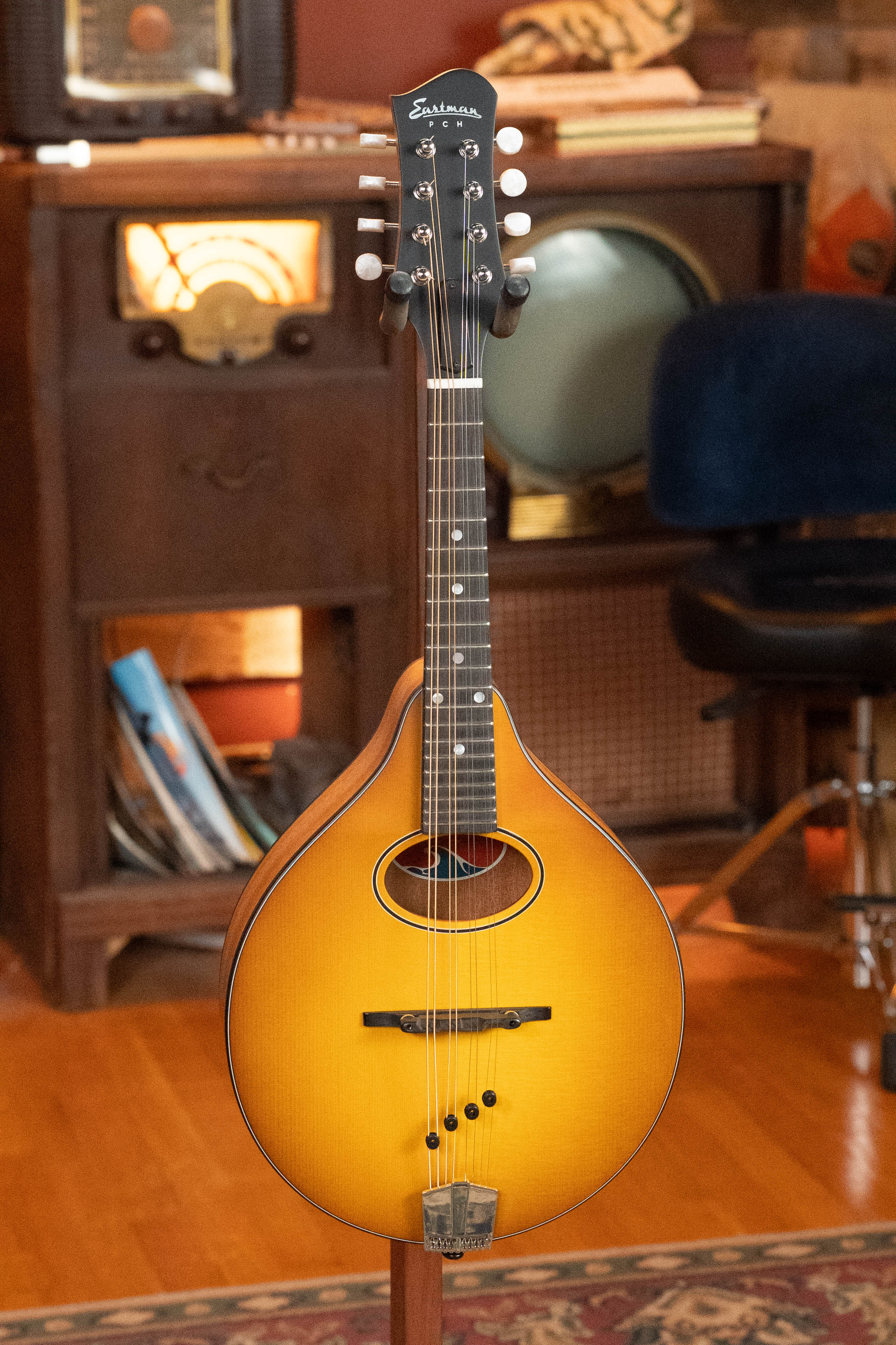 Eastman PCH-M104-GB Solid Spruce/Laminated Mahogany Goldburst Flattop A-Style Mandolin #0053