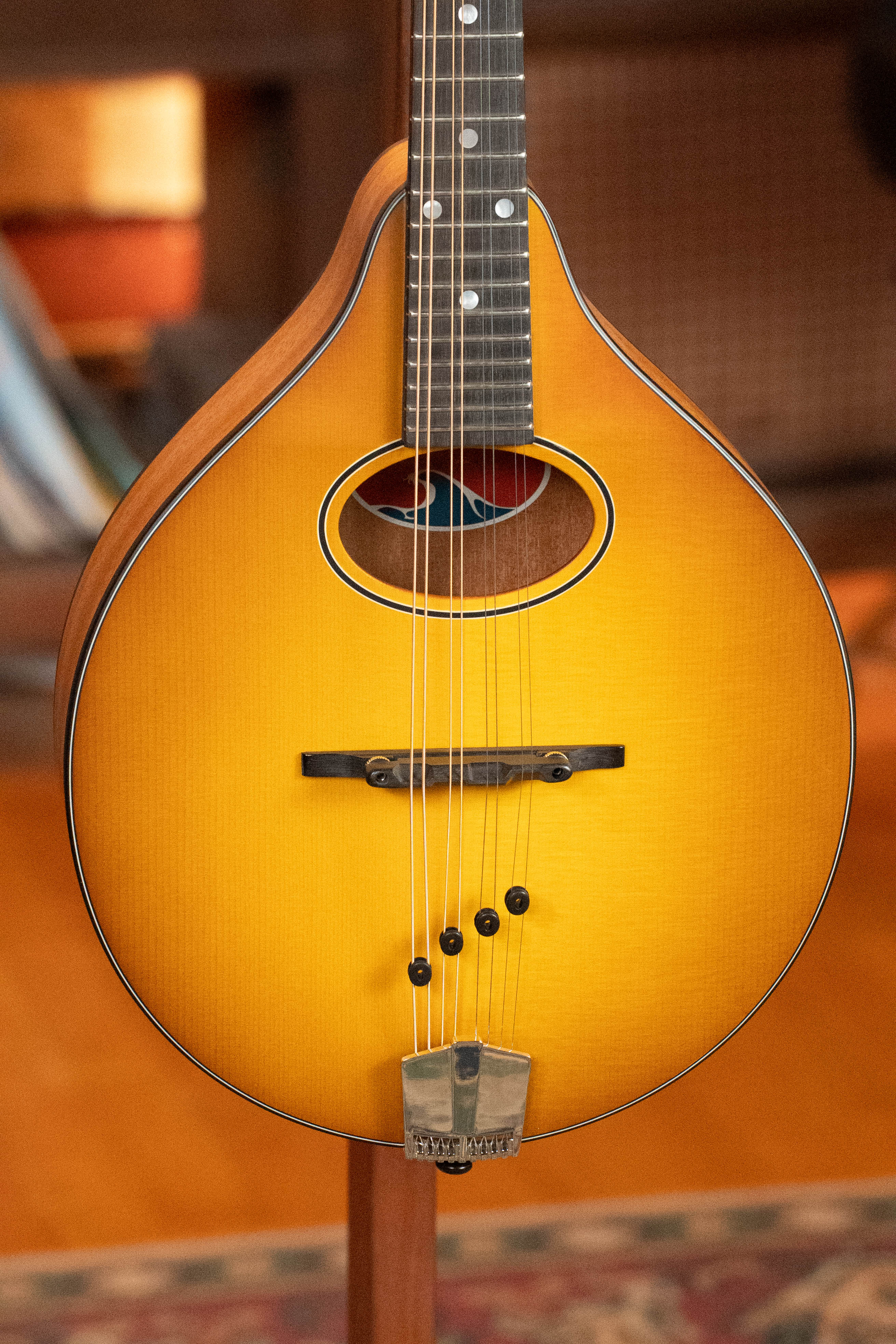 Eastman PCH-M104-GB Solid Spruce/Laminated Mahogany Goldburst Flattop A-Style Mandolin #0053