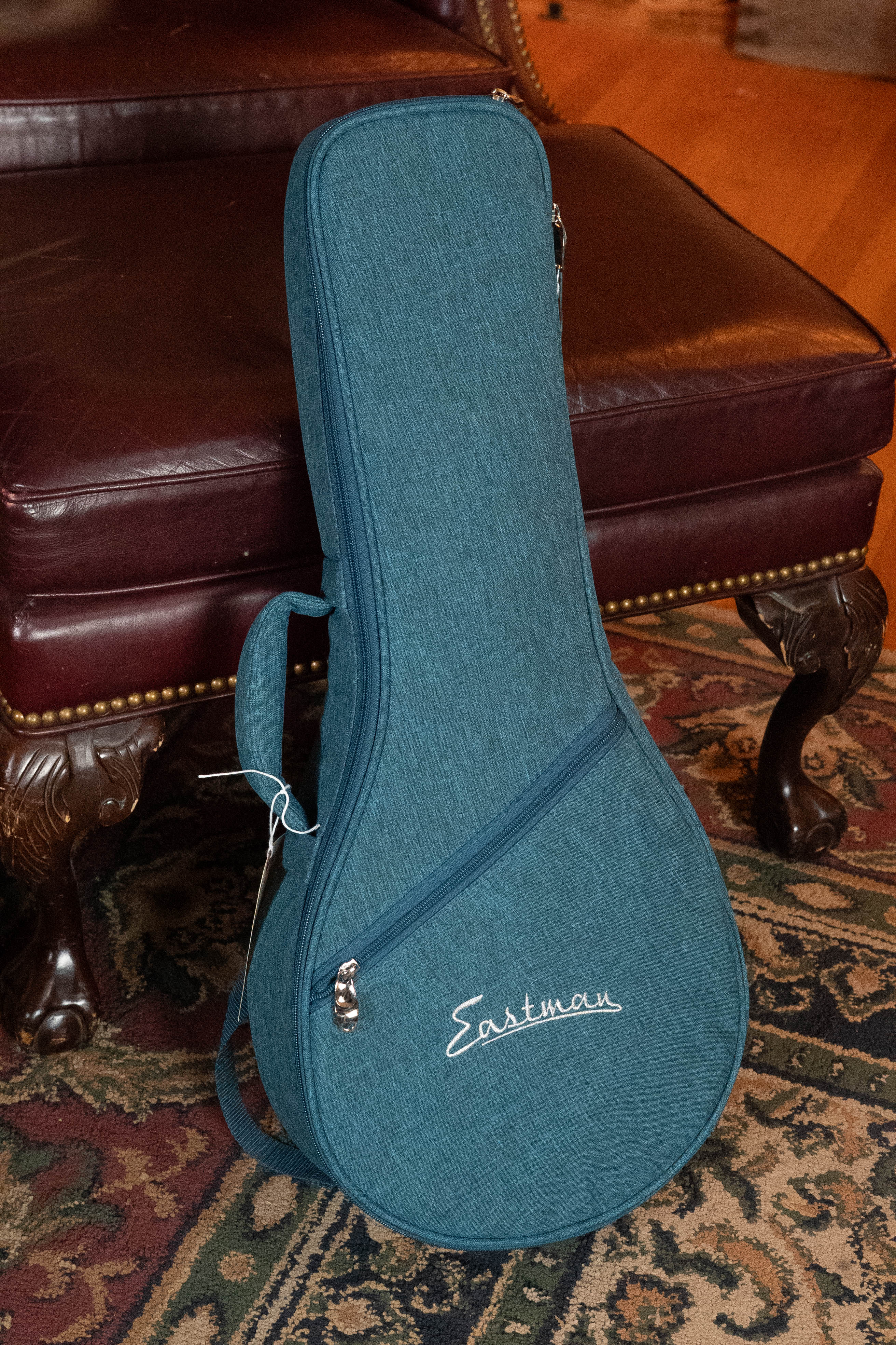 Eastman PCH-M104-GB Solid Spruce/Laminated Mahogany Goldburst Flattop A-Style Mandolin #0054