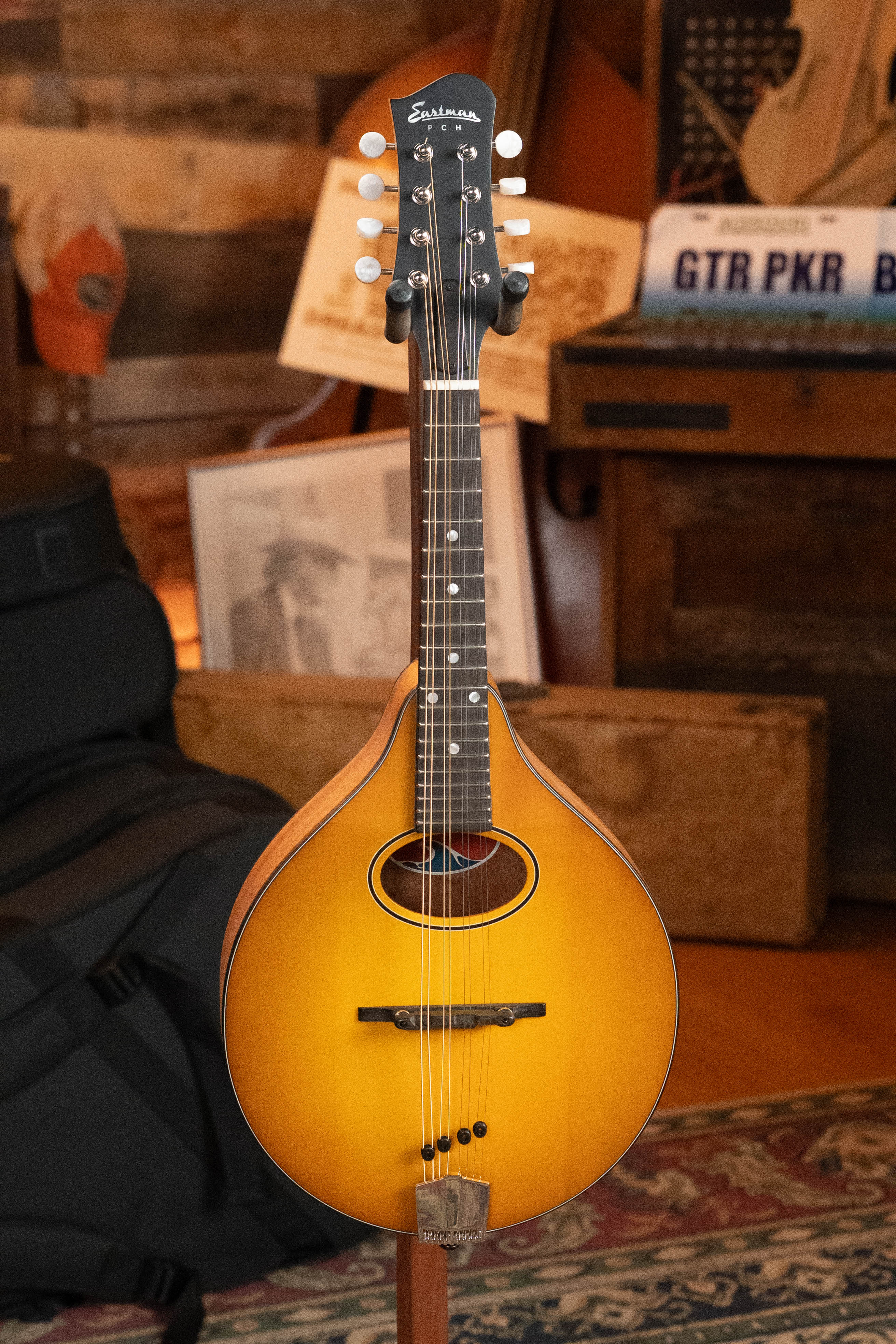 Eastman PCH-M104-GB Solid Spruce/Laminated Mahogany Goldburst Flattop A-Style Mandolin #0054