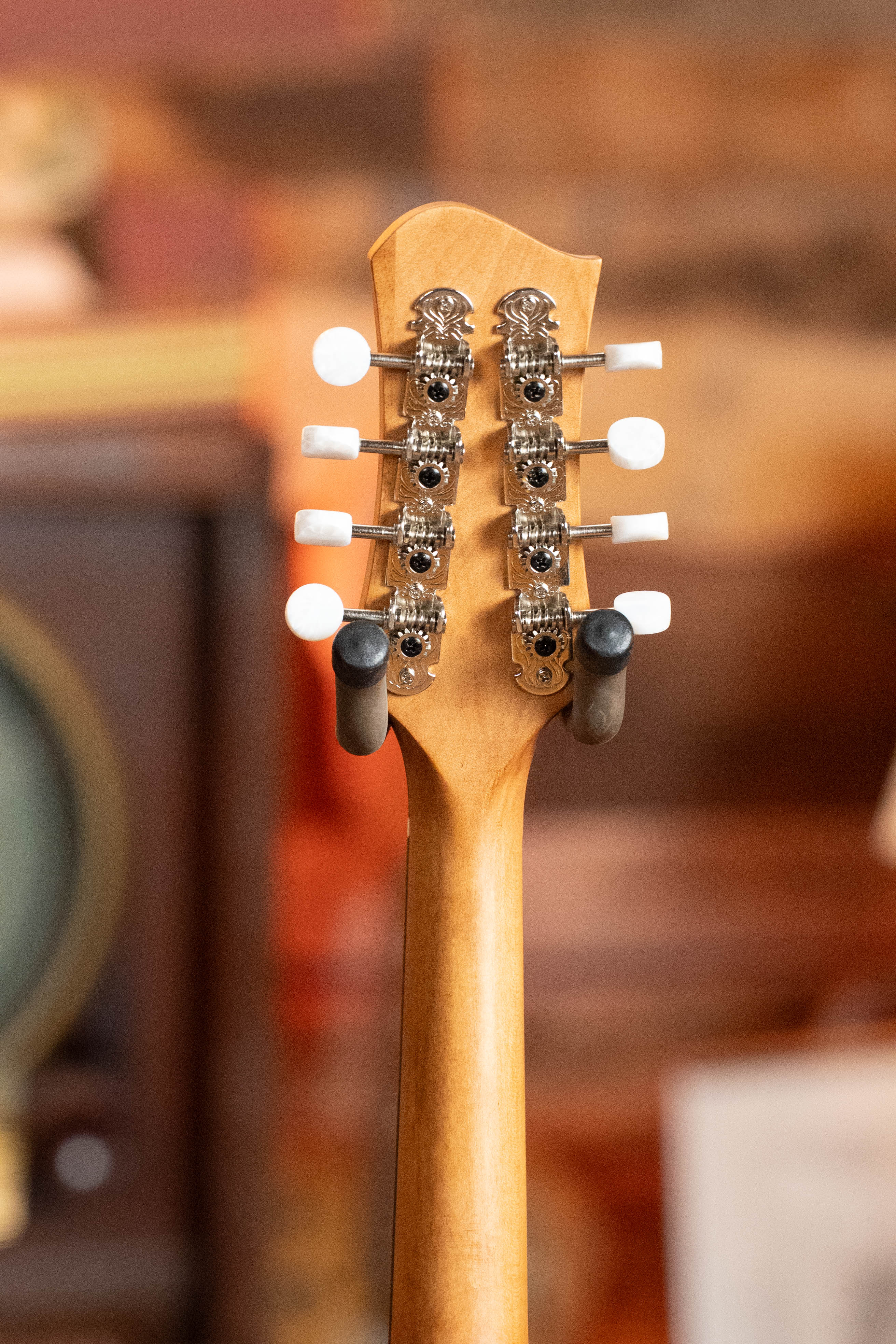 Eastman PCH-M104-GB Solid Spruce/Laminated Mahogany Goldburst Flattop A-Style Mandolin #1636