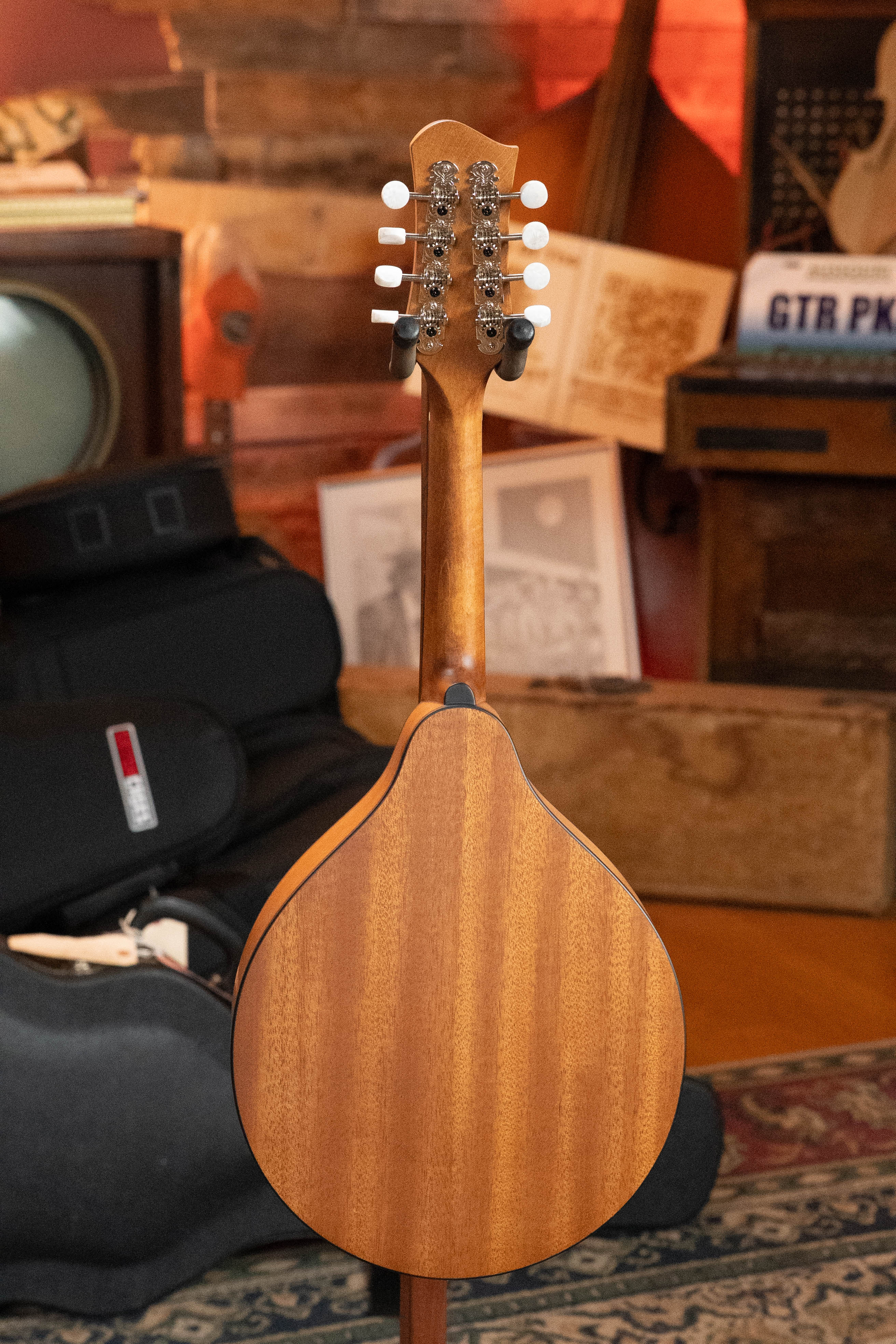 Eastman PCH-M104-GB Solid Spruce/Laminated Mahogany Goldburst Flattop A-Style Mandolin #1876