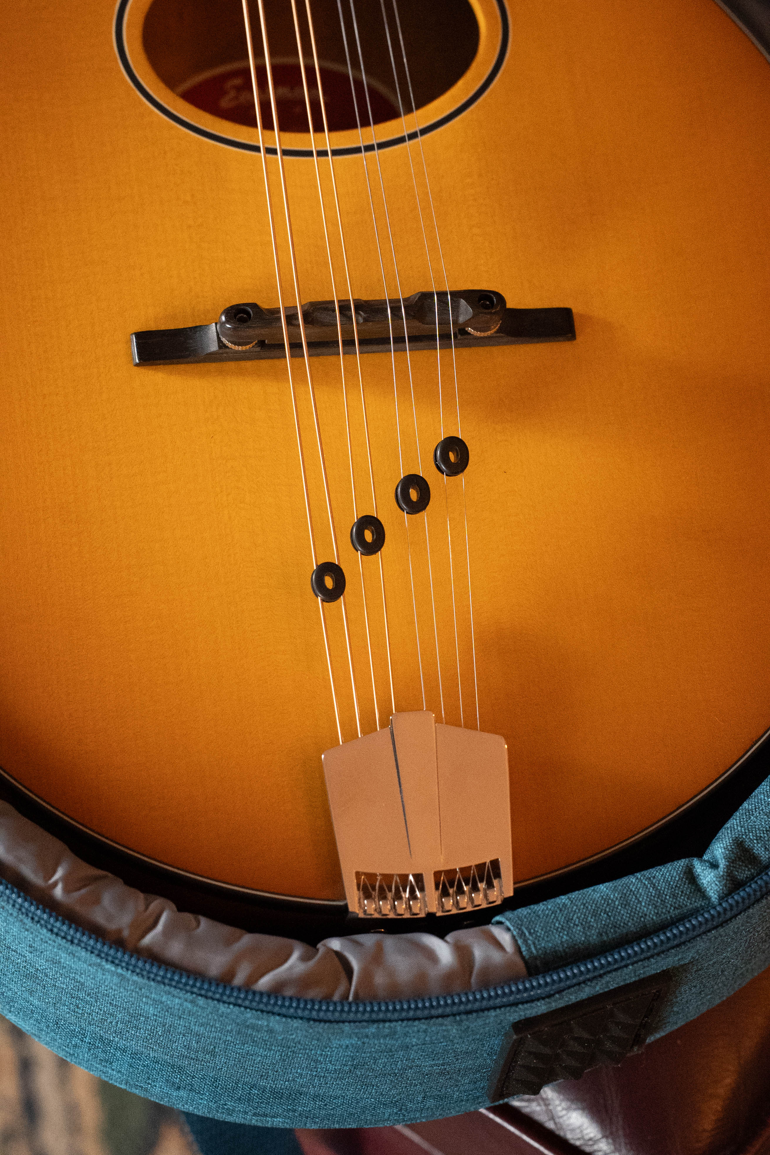 Eastman PCH-M104-GB Solid Spruce/Laminated Mahogany Goldburst Flattop A-Style Mandolin #1880