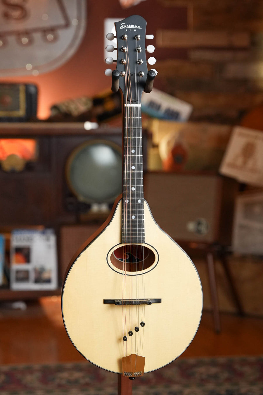 Eastman PCH-M104-NAT Natural Flattop A-Style Mandolin #0640
