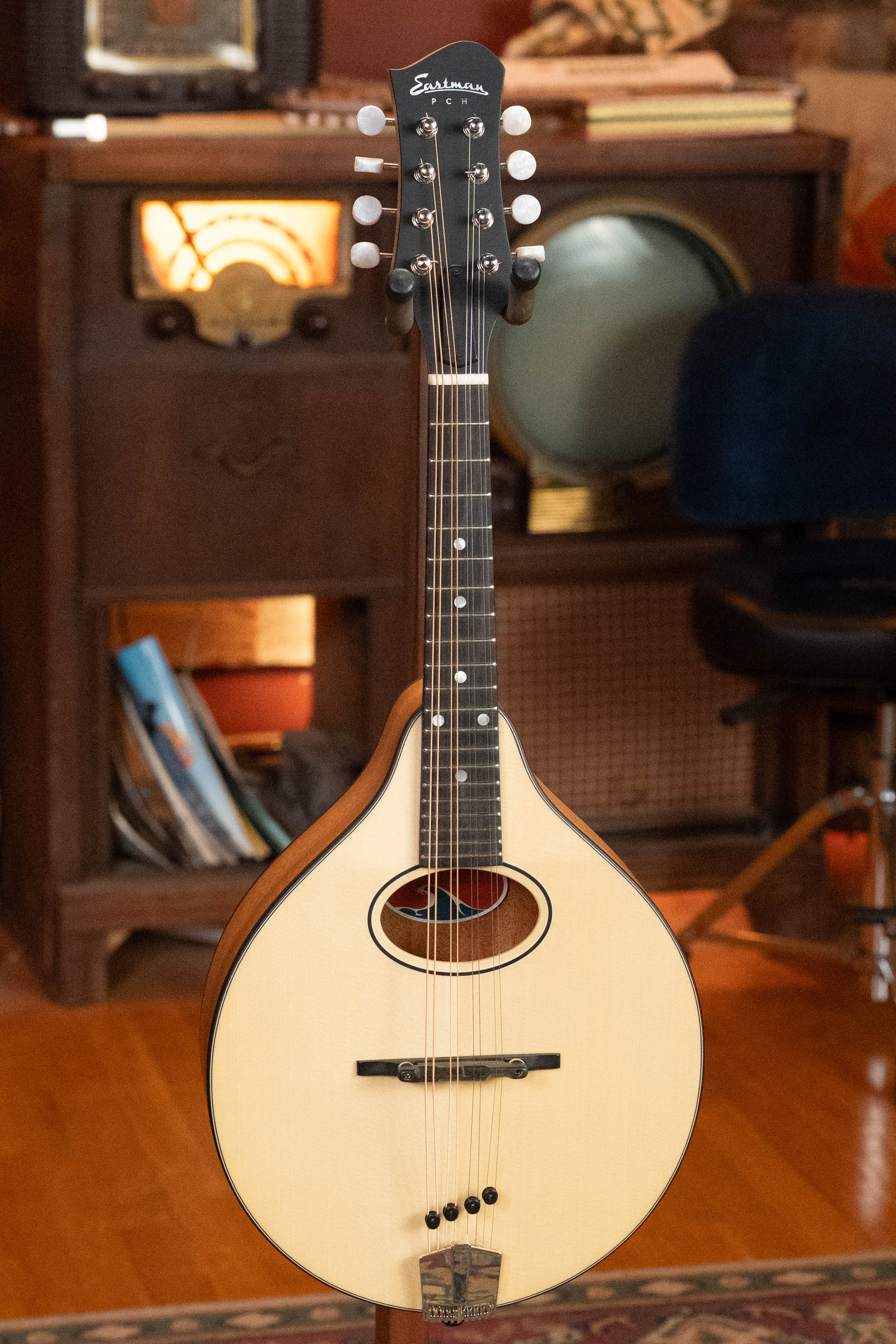 Eastman PCH-M104-NAT Solid Spruce/Laminated Mahogany Natural Flattop A-Style Mandolin #1148