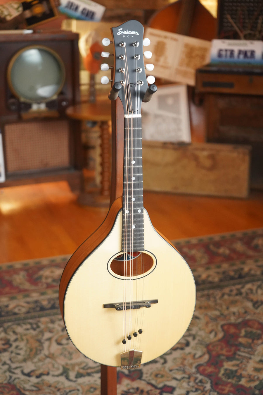 Eastman PCH-M104-NAT Solid Spruce/Laminated Mahogany Natural Flattop A-Style Mandolin #1187