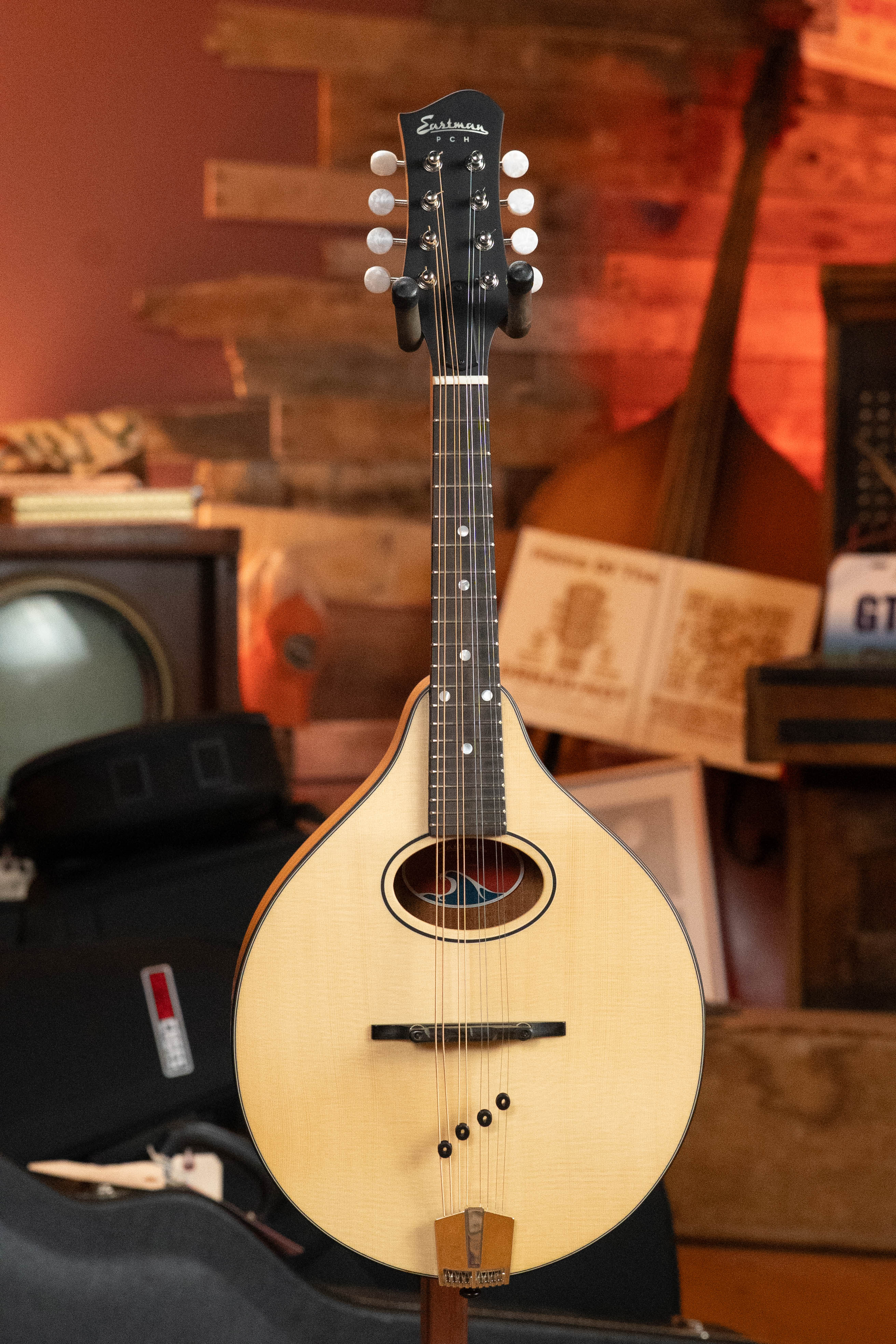 Eastman PCH-M104-NAT Solid Spruce/Laminated Mahogany Natural Flattop A-Style Mandolin #1234
