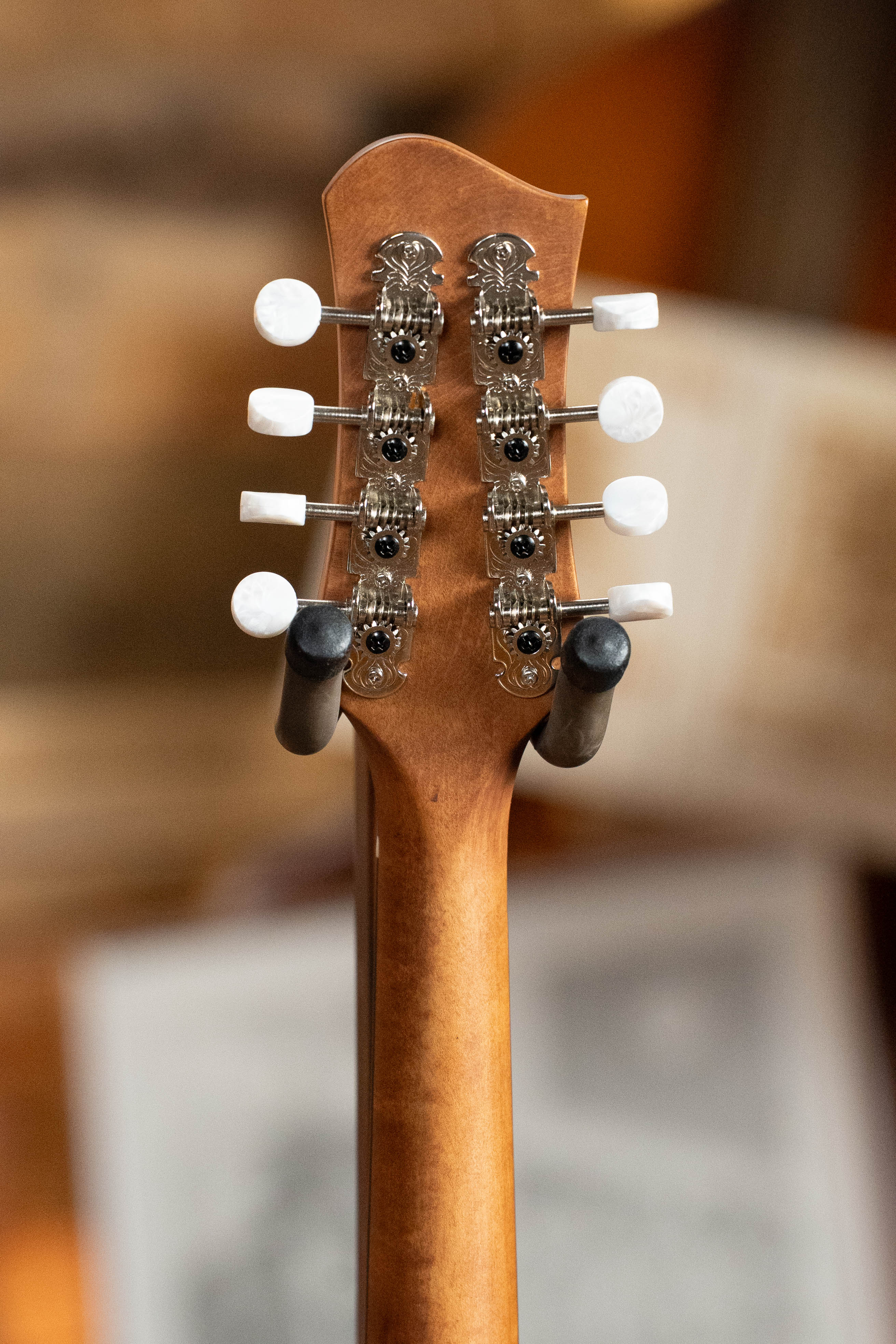 Eastman PCH-M104-NAT Solid Spruce/Laminated Mahogany Natural Flattop A-Style Mandolin #1339
