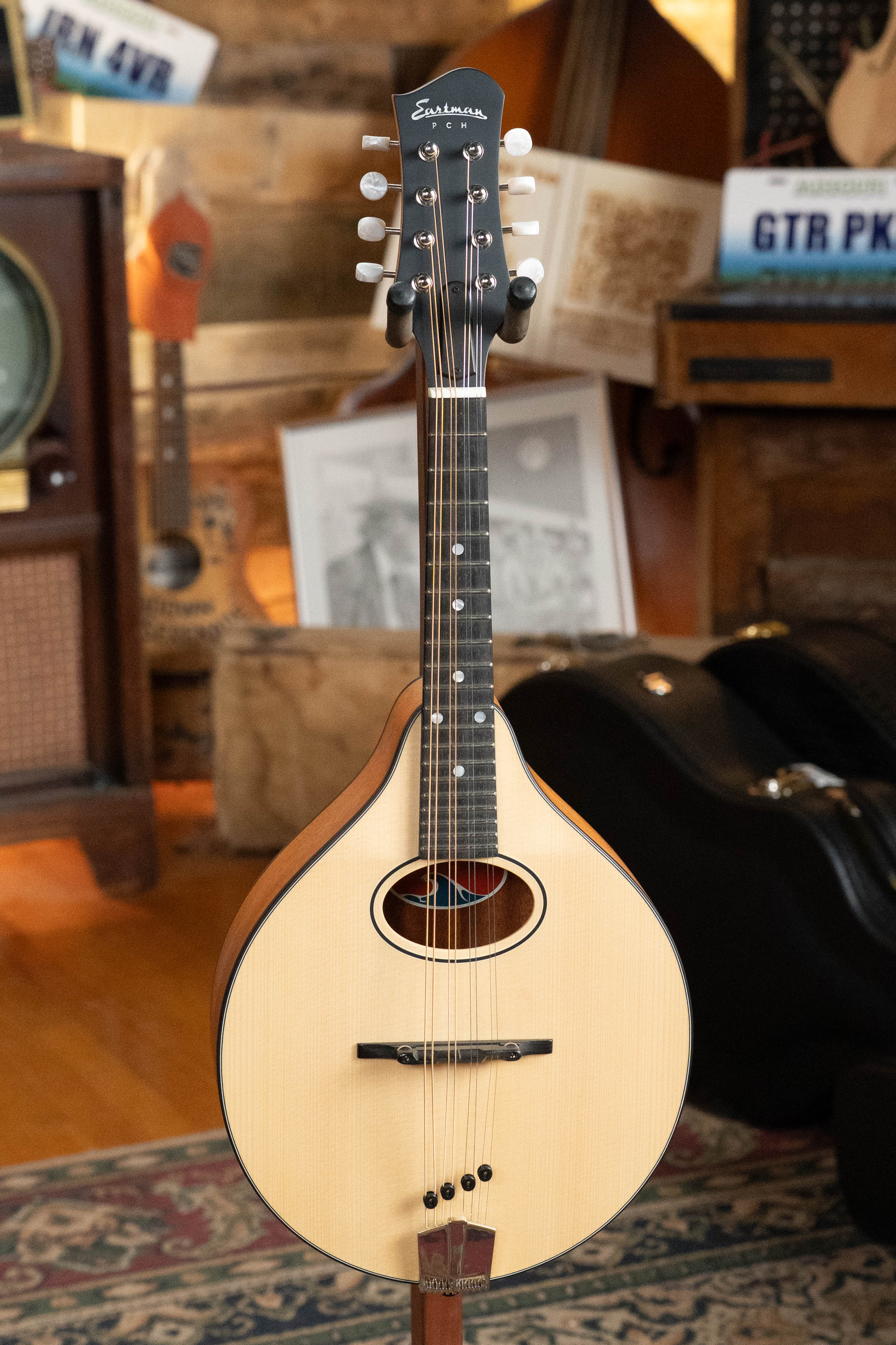 Eastman PCH-M104-NAT Solid Spruce/Laminated Mahogany Natural Flattop A-Style Mandolin #1339