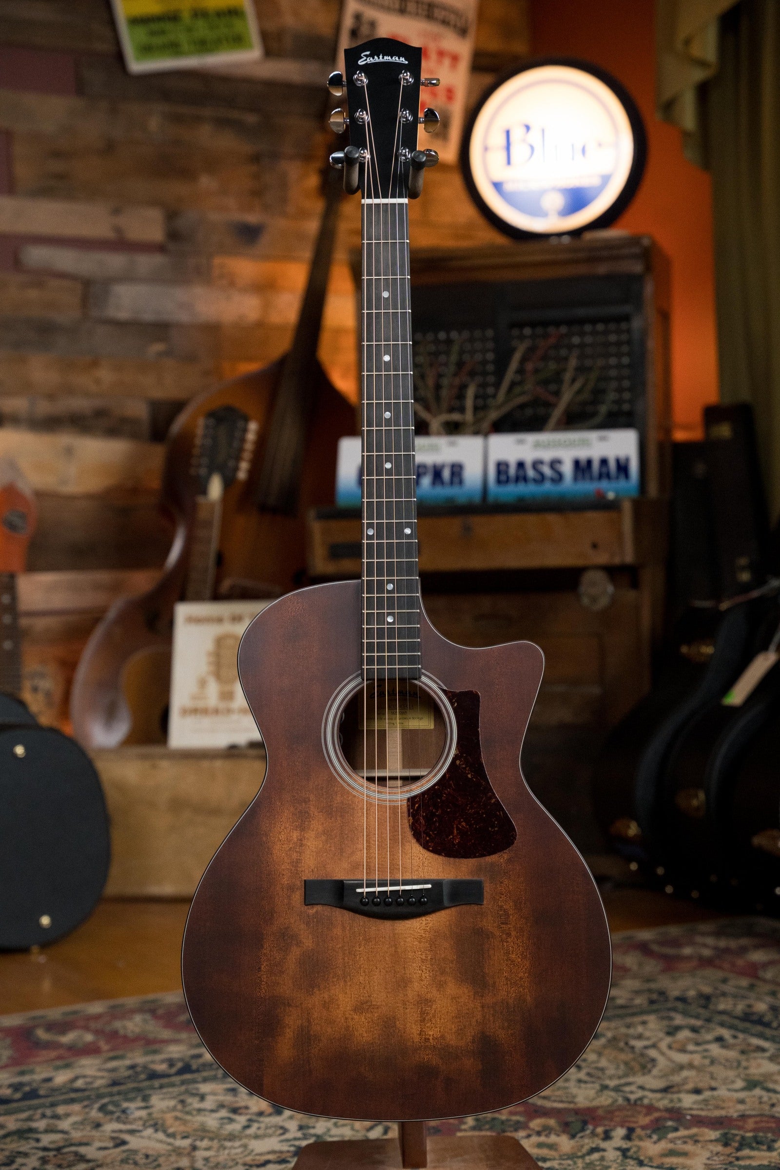 Eastman AC122-1CE-CLA Sitka/Sapele Classic Finish Grand Auditorium Cutaway Guitar w/Fishman Pickup #2015