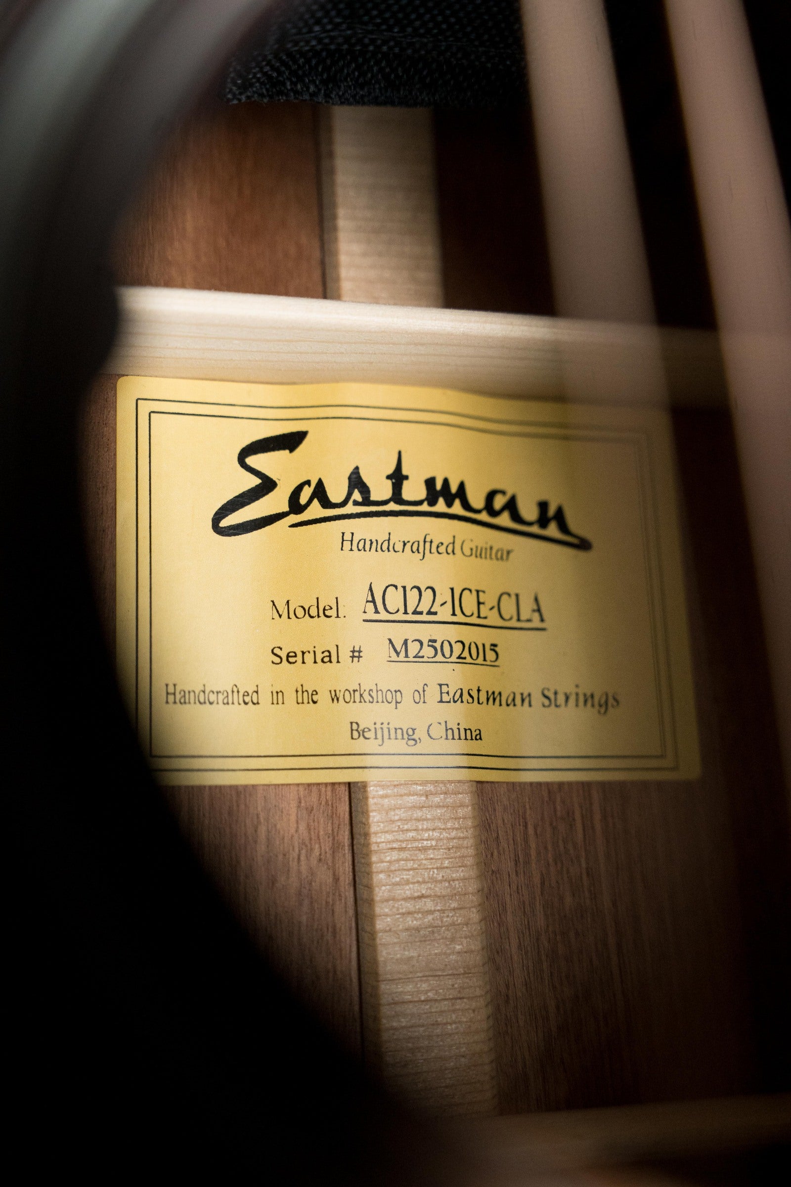 Eastman AC122-1CE-CLA Sitka/Sapele Classic Finish Grand Auditorium Cutaway Guitar w/Fishman Pickup #2015
