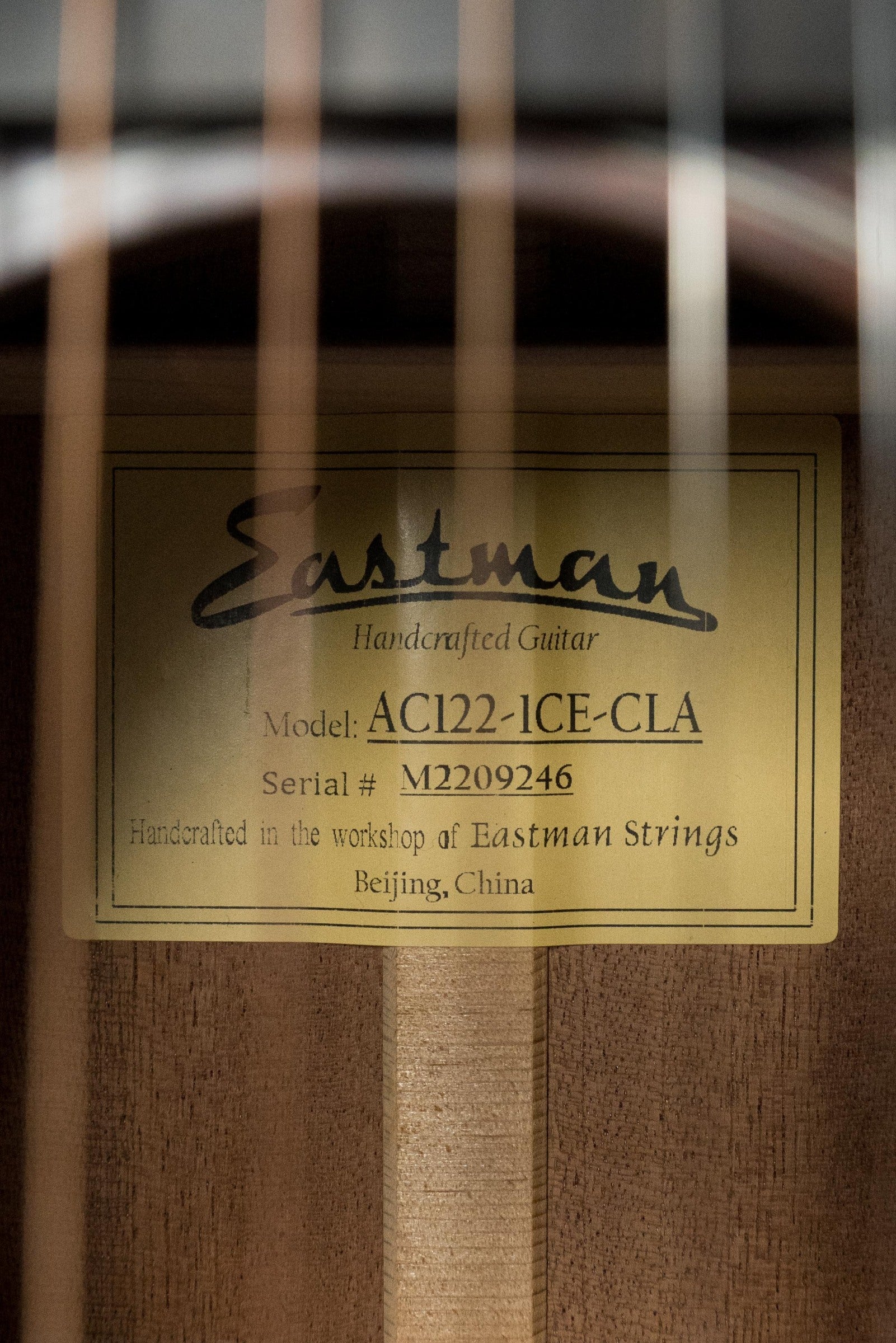 Eastman AC122-1CE-CLA Sitka/Sapele Classic Finish Grand Auditorium Cutaway Guitar w/Fishman Pickup #9246