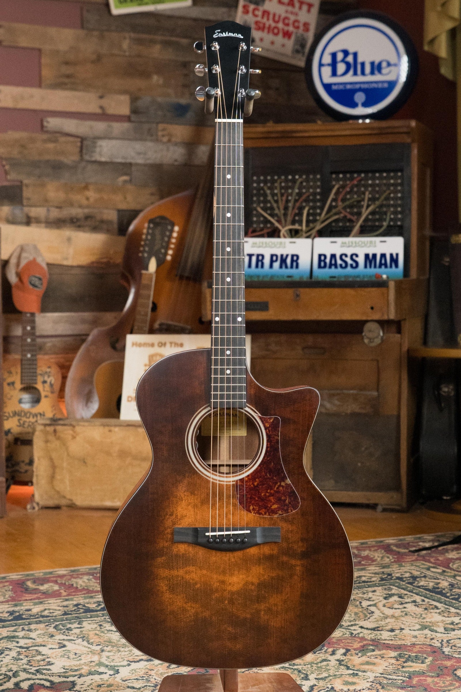 Eastman AC122-1CE-CLA Sitka/Sapele Classic Finish Grand Auditorium Cutaway Guitar w/Fishman Pickup #9246